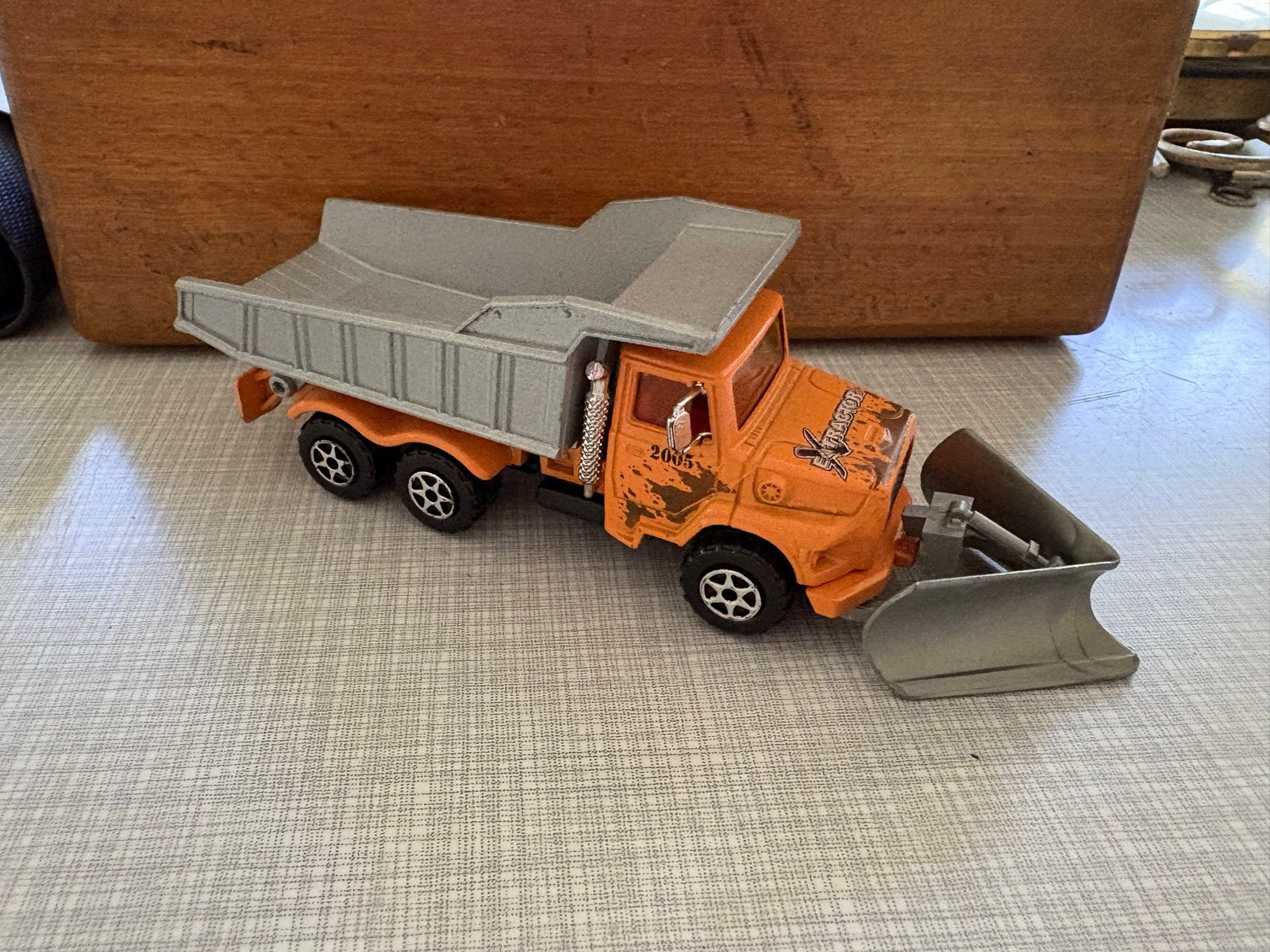 Mooie speelgoed kiepwagen met sneeuwschuiver, Ophalen of Verzenden, Gebruikt