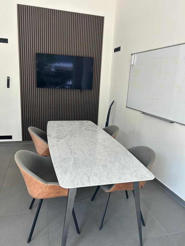 Moderne eettafel met Marler blad en metalen onderstel, Ophalen, 200 cm of meer, 50 tot 100 cm, Zo goed als nieuw