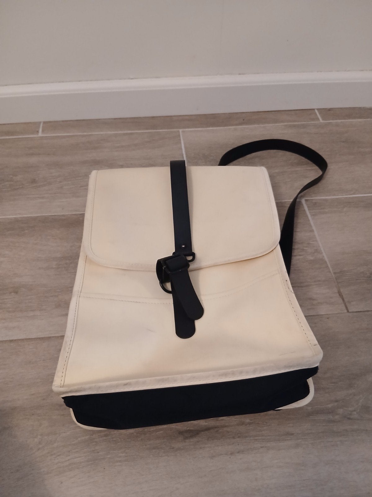 Rains rugzak, Sieraden, Tassen en Uiterlijk, Tassen | Rugtassen, Overige merken, Gebruikt, 25 tot 40 cm, Ophalen of Verzenden