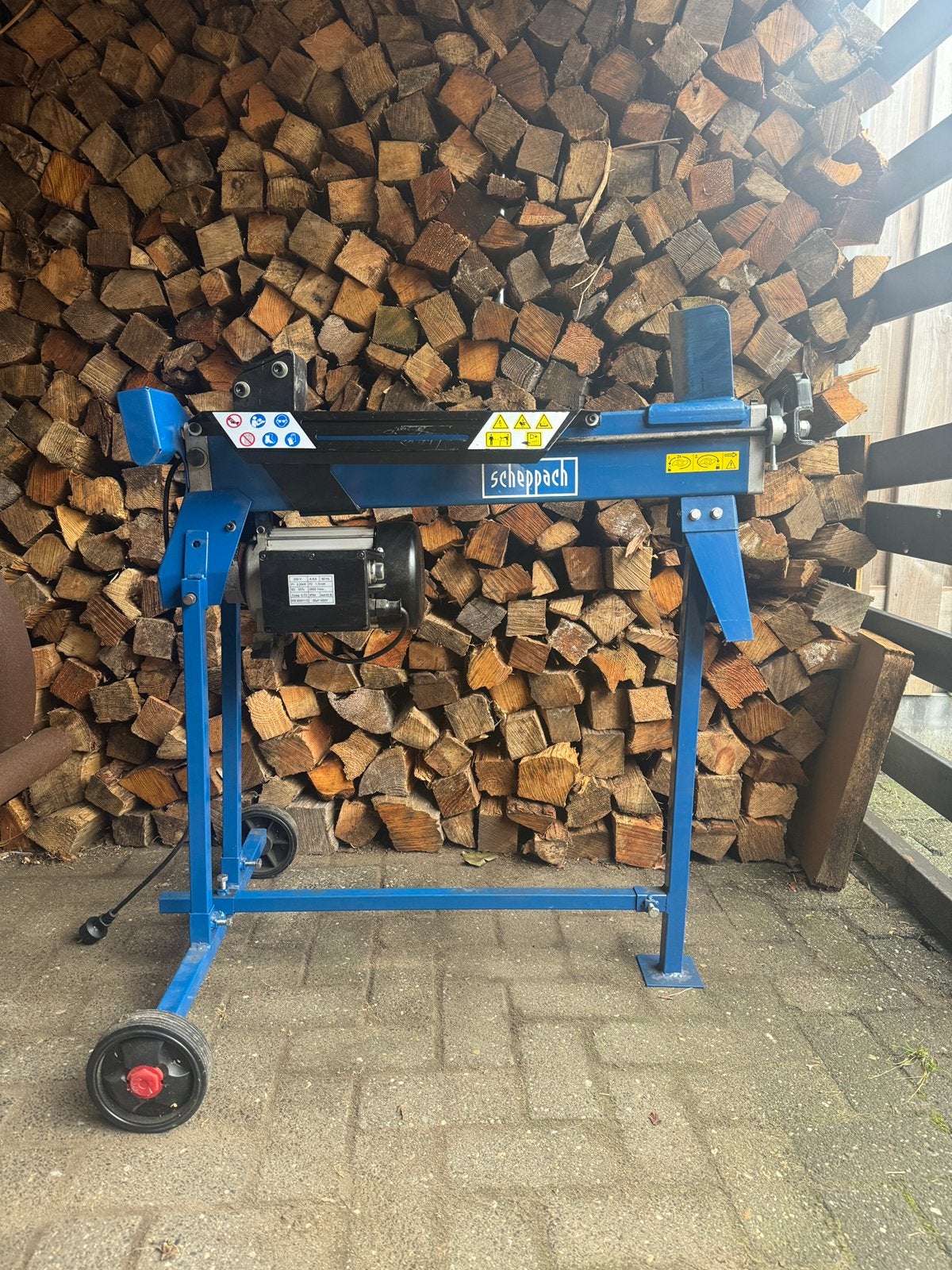 Te Huur: kloof machine 6,5ton, Ophalen, Zo goed als nieuw, Elektrisch, Liggend