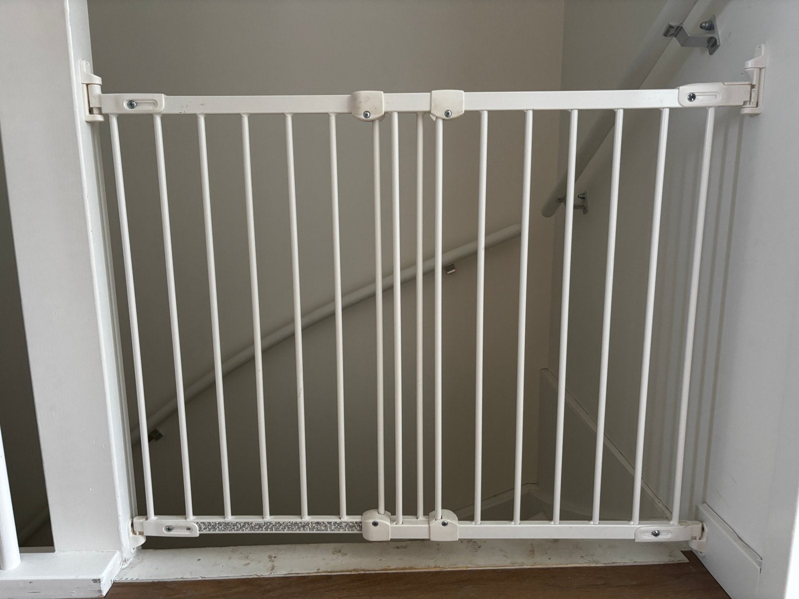 Set: BabyDan Flex 133cm + FlexiFit 62-105cm, Kinderen en Baby's, Traphekjes, Zo goed als nieuw, Schroefhekje, Metaal of IJzer