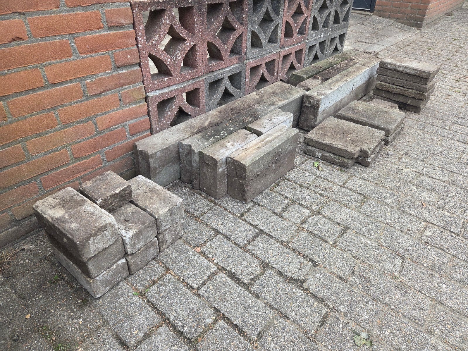 Puin: wij bieden €15,- als alles mee gaat, Ophalen, Gebruikt, Beton, Klinkers