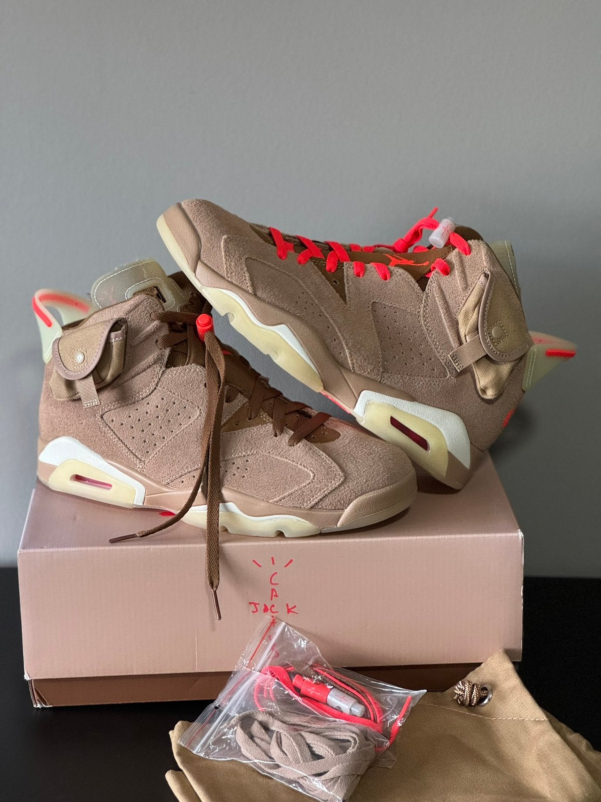 Jordan 6 Travis Scott British Khaki, Bruin, Nieuw, Ophalen of Verzenden, Sneakers of Gympen