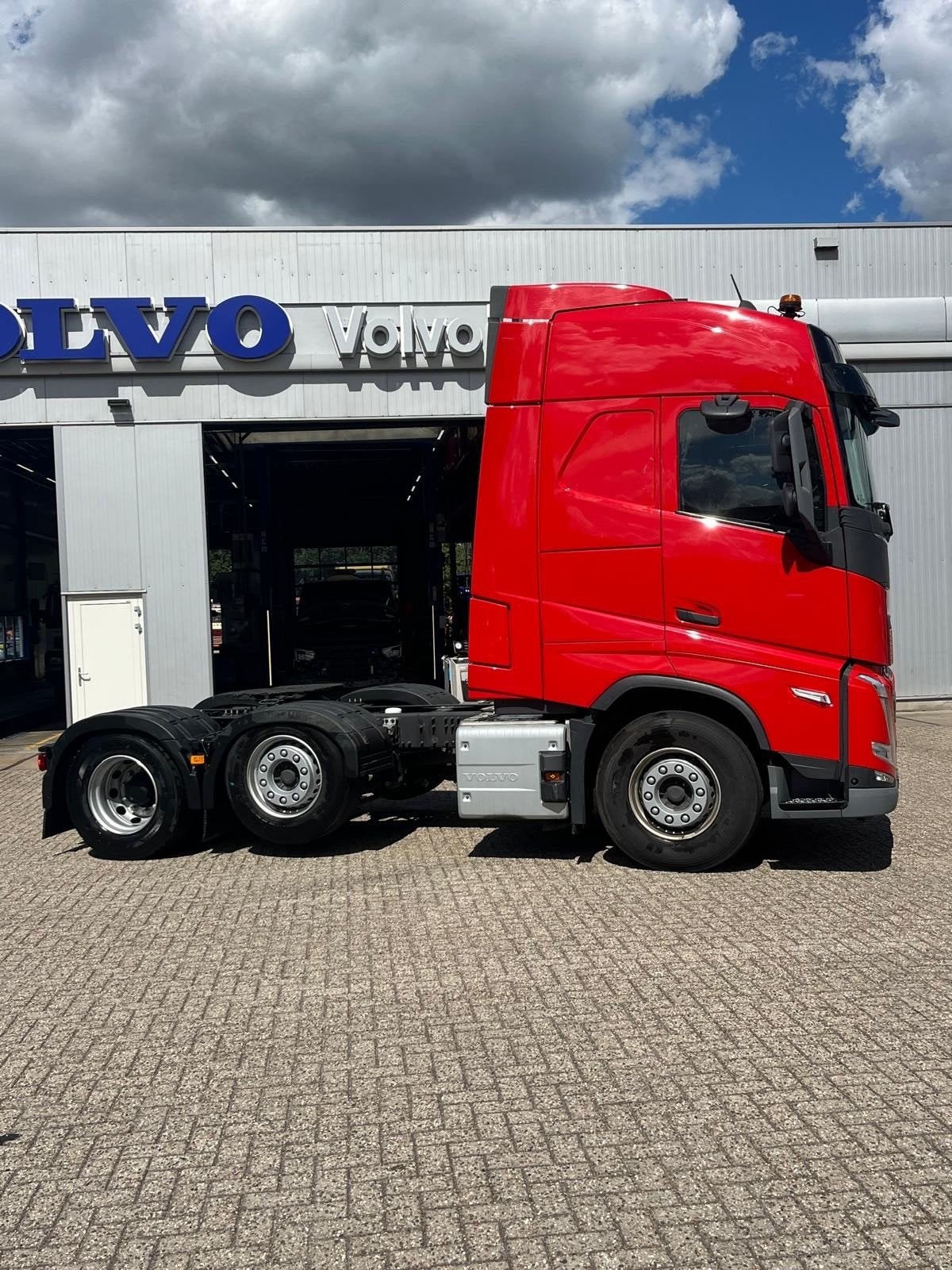 Volvo FH 460 TC 6x2T gest. VLA (bj 2024), Auto's, Automaat, Dealer onderhouden, Euro 6, Leder en Stof