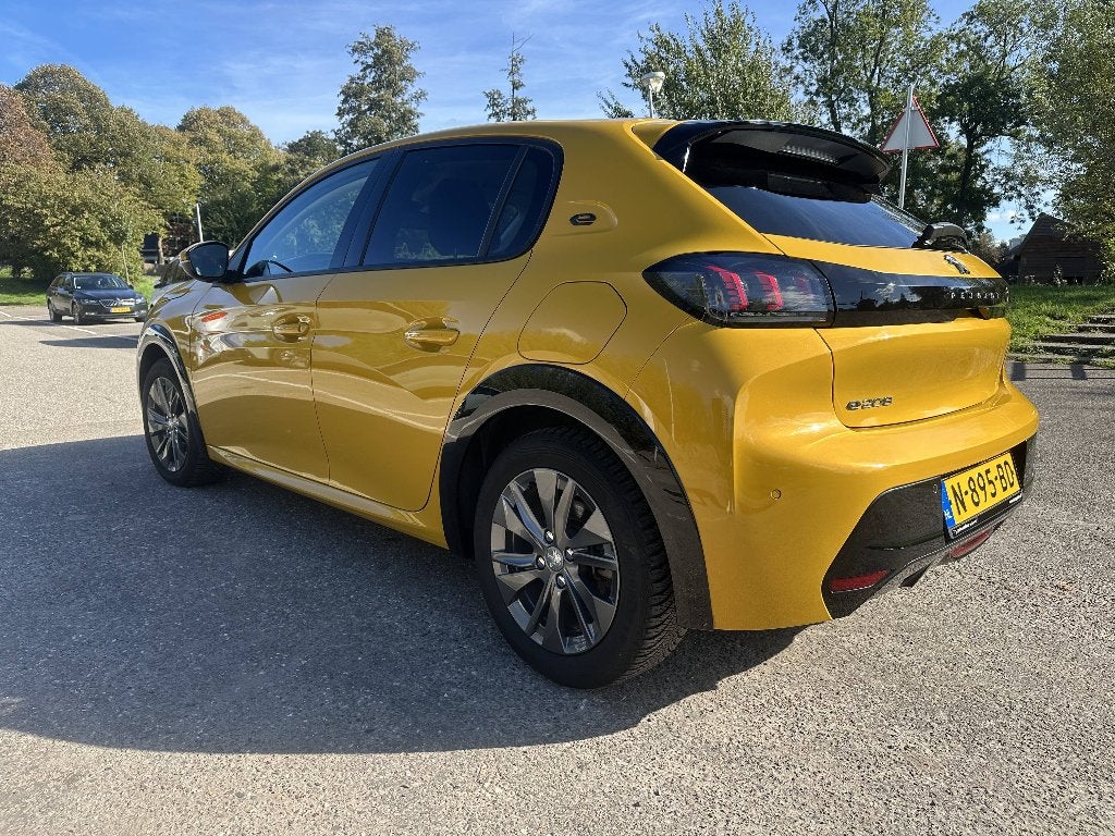 Foto 7 van Peugeot 208 EV Allure 50kWh 136pk 2021 Geel