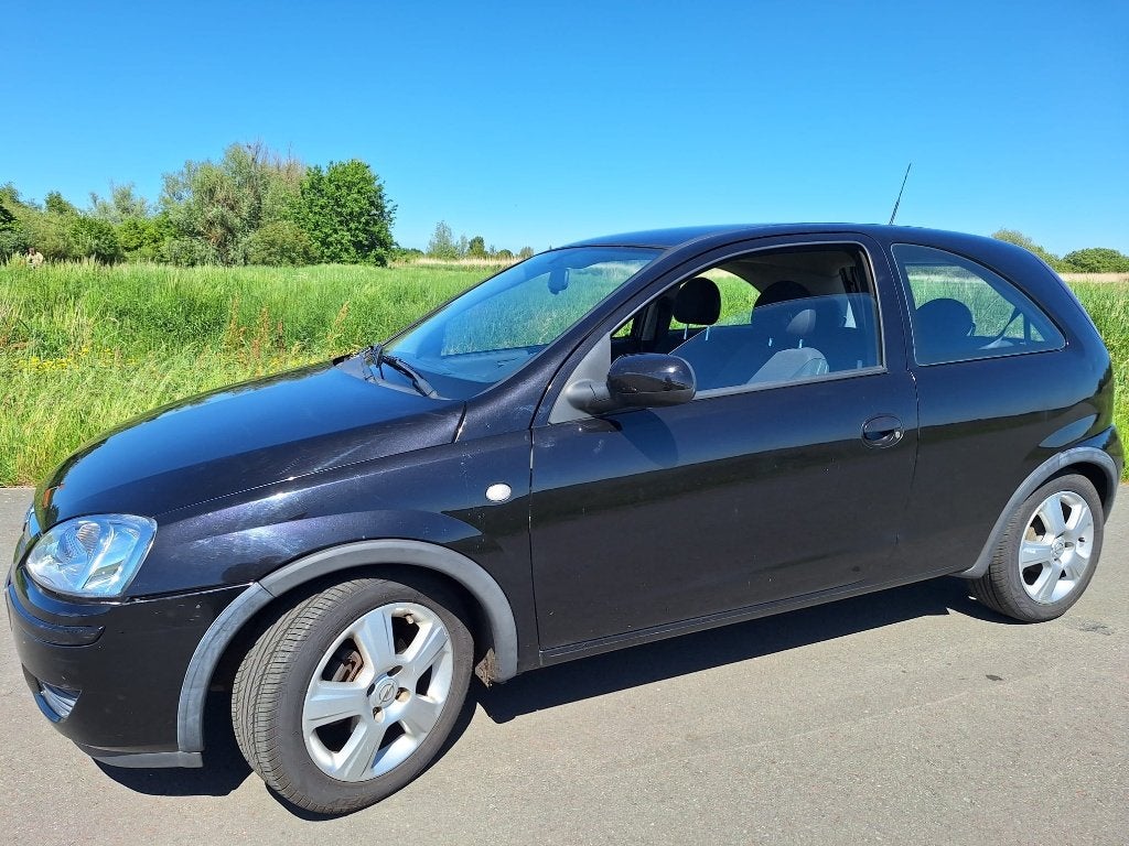 Opel Corsa 1.2 16V 3D 2004 Zwart, Auto's, Voorwielaandrijving, 74 pk, 31 €/maand, Zwart