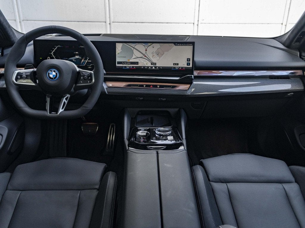 BMW i5 Sedan eDrive40 | M Sportpakket Pro | Stuurwielverwarm, 2095 kg, Achterwielaandrijving, Zwart, Met garantie (alle)