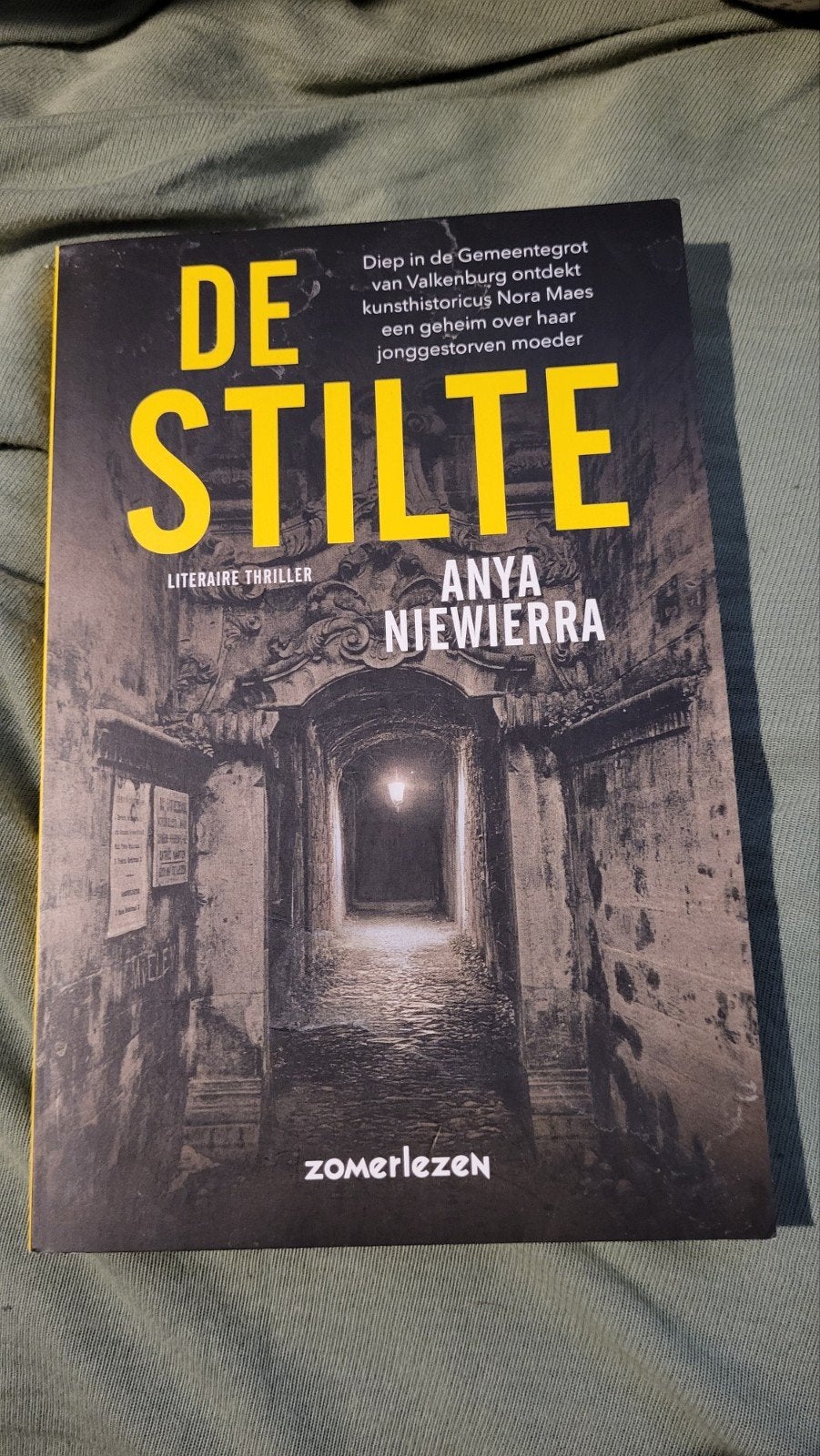 De Stilte - Literaire thriller van Anya Niewierra, Ophalen of Verzenden, Zo goed als nieuw, Anya Niewierra, Nederland