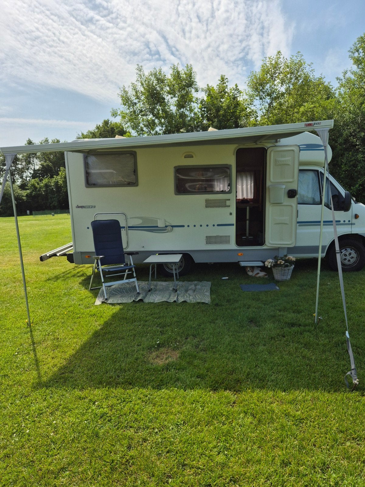 Adria Adriatik 6.40 mtr - Ruime en complete alkoof camper, Caravans en Kamperen, Integraal, Chemisch toilet, Standaard zit, Fietsendrager