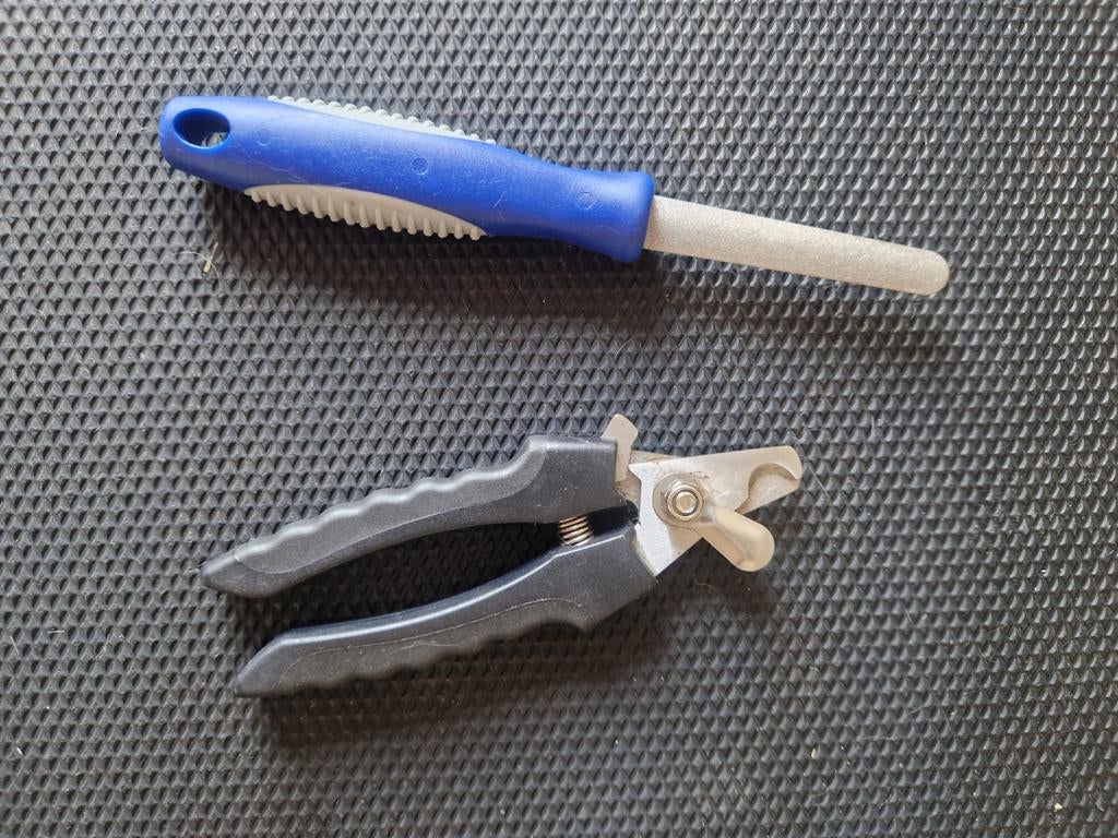 Nagelknipper + vijl, Ophalen