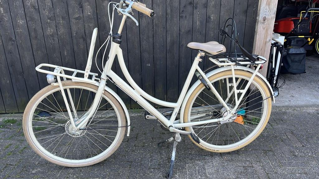 Batavus Diva met rekjes voor- en achterop, 57cm, Fietsen en Brommers, Fietsen | Dames | Damesfietsen, Ophalen, Versnellingen, Batavus