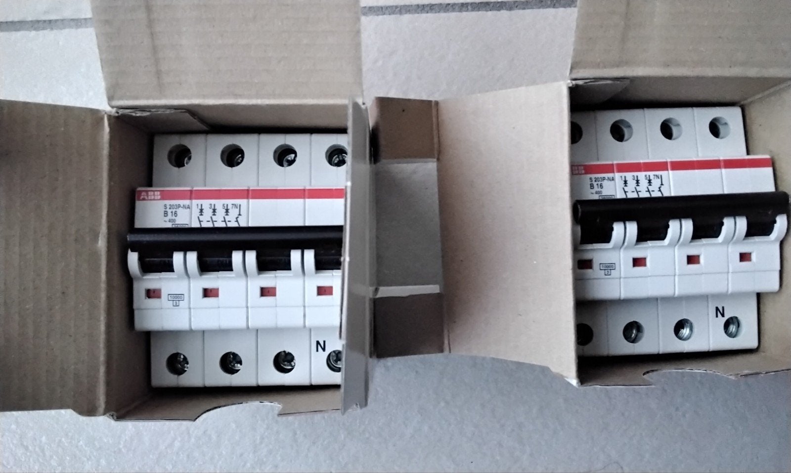 2 abb automaten b16 ampere nieuw, Ophalen, Nieuw