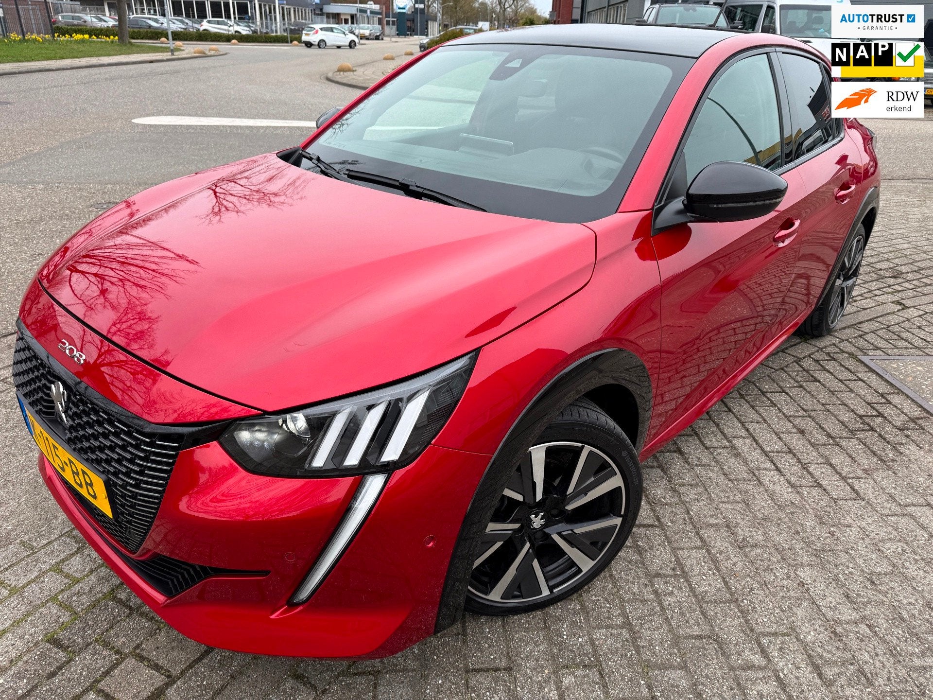 Peugeot 208 1.2 PureTech GT-Line AUTOMAAT PANO CARPLAY VIRTU, Dealer onderhouden, Gebruikt, 1199 cc, Autotrust