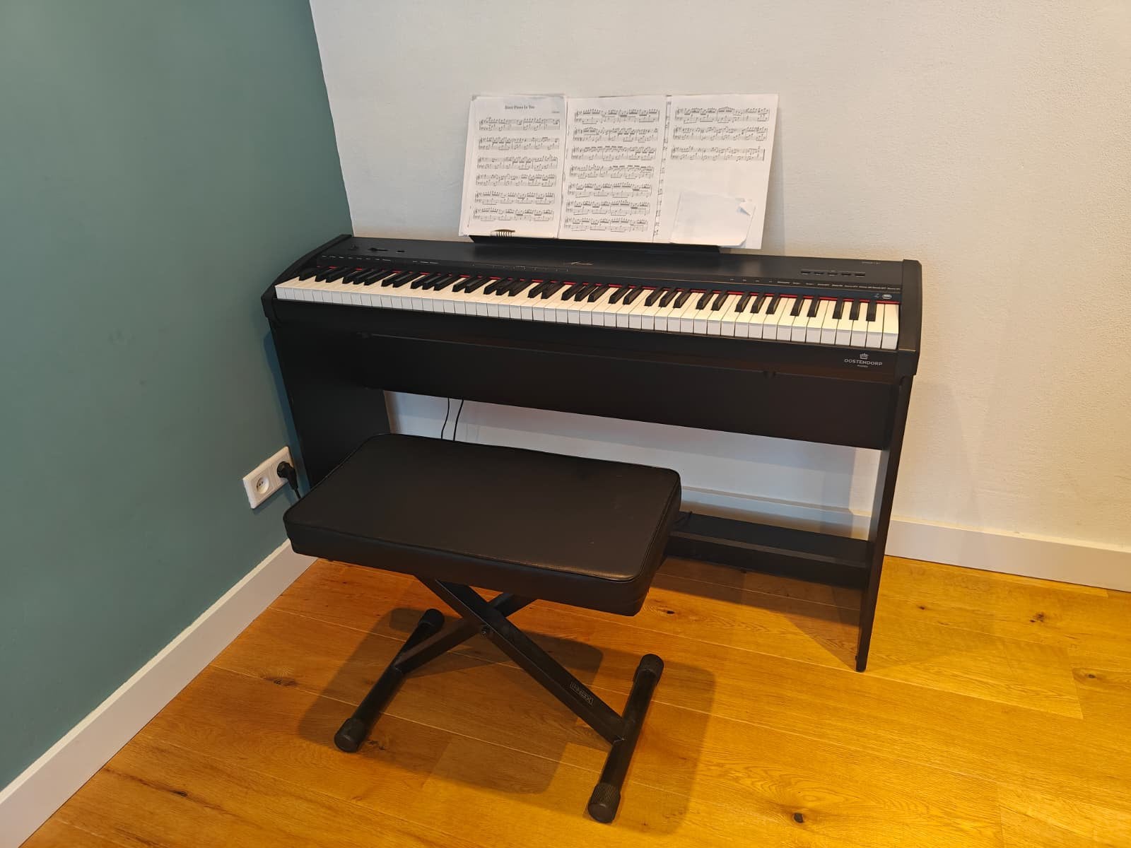 Amadeus Stage 1K BT stagepiano + ST-STAGE 1 pianostandaard, Ophalen, Zwart, Digitaal, Zo goed als nieuw