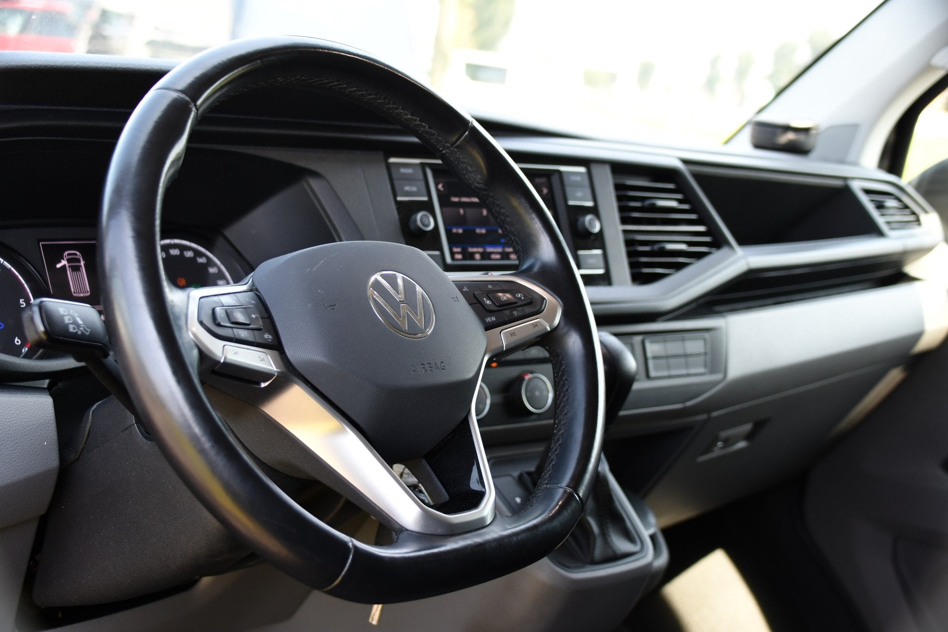 Volkswagen Transporter 2.0 TDI L1H1 30 Black Edition Cruise,, Stof, 1839 kg, 4 cilinders, 150 pk