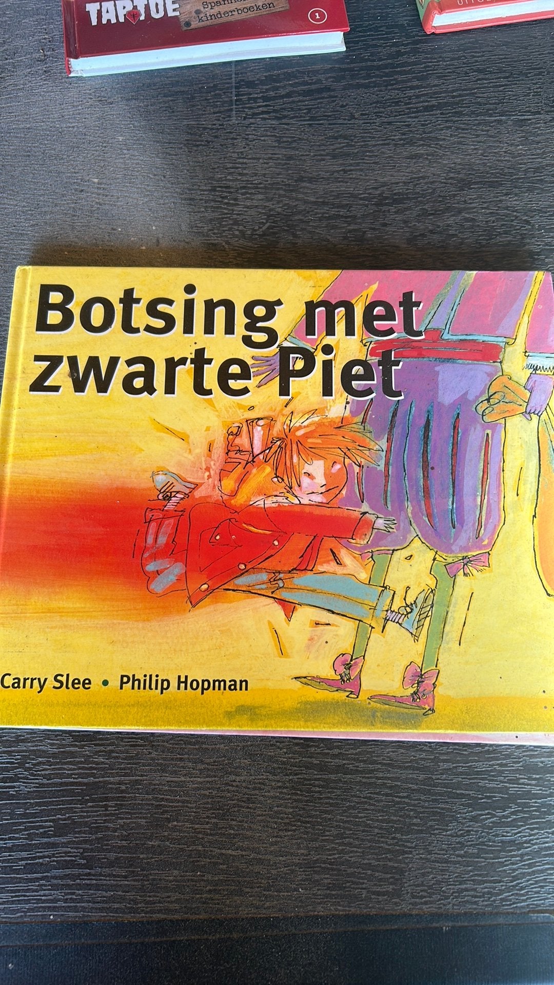 Carry Slee – Botsing met Zwarte Piet (hardcover), Boeken, Encyclopedieën, Ophalen of Verzenden, Zo goed als nieuw