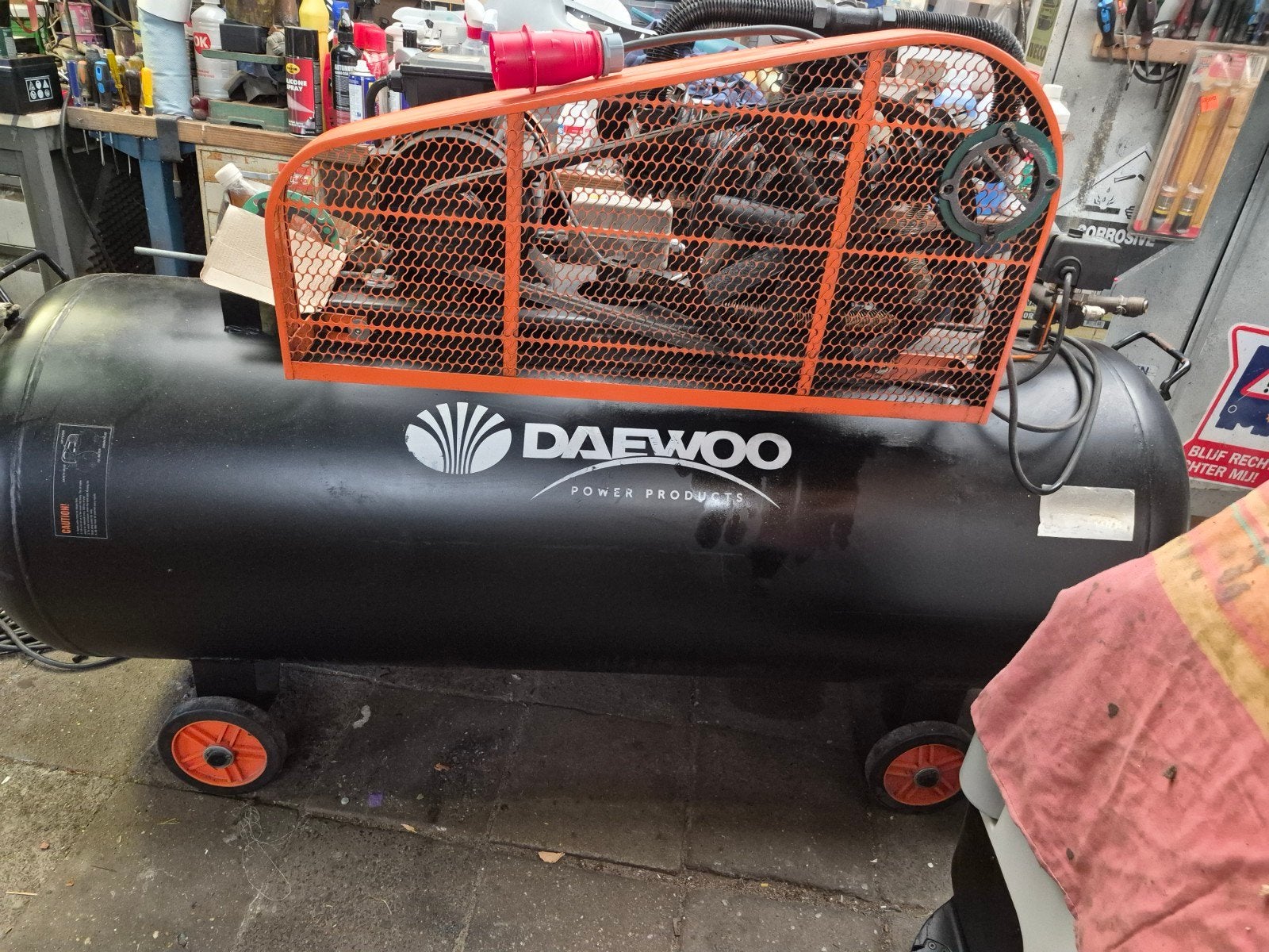 Deawoo compressor, Doe-het-zelf en Verbouw, Compressors, 100 liter of meer, Ophalen, Gebruikt