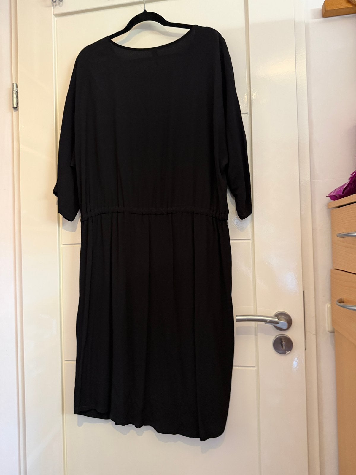 Mooie jurk 44/46 Soyaconcept, Zwart, Maat 46/48 (XL) of groter, Nieuw, Ophalen of Verzenden