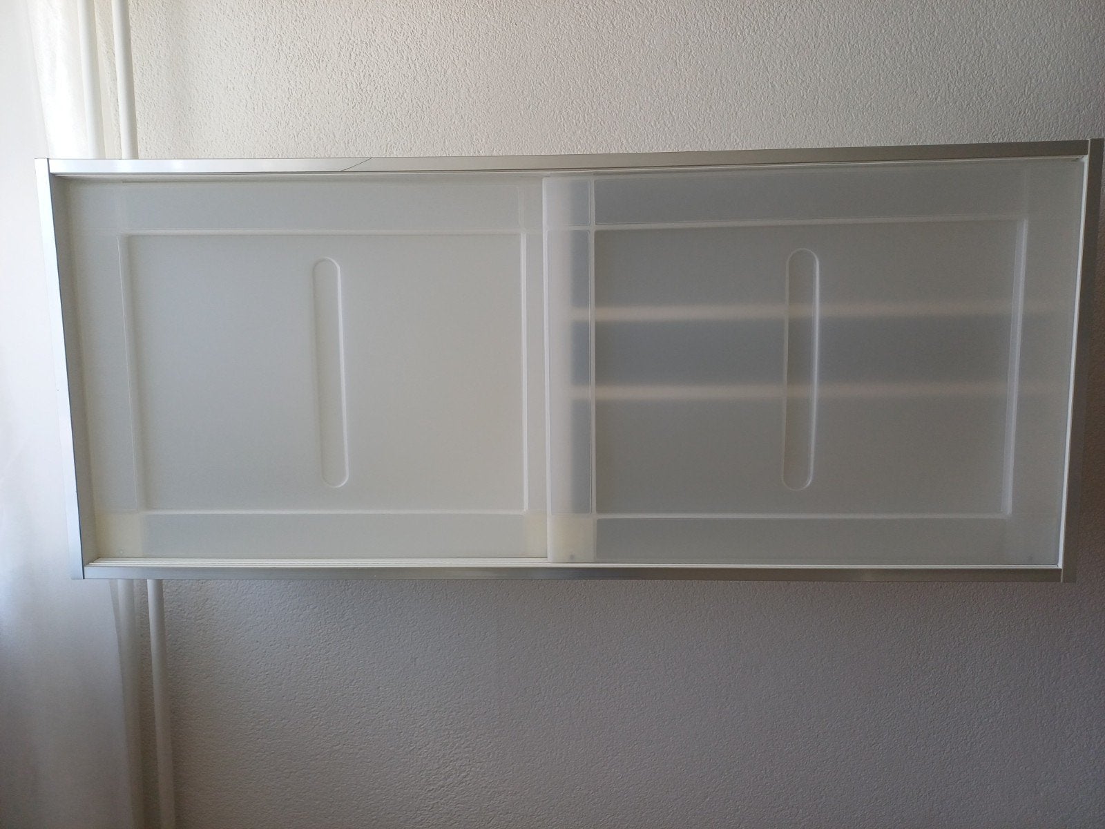 Wit Ikea keukenkastje met kunststof schuifdeuren, Huis en Inrichting, Ophalen