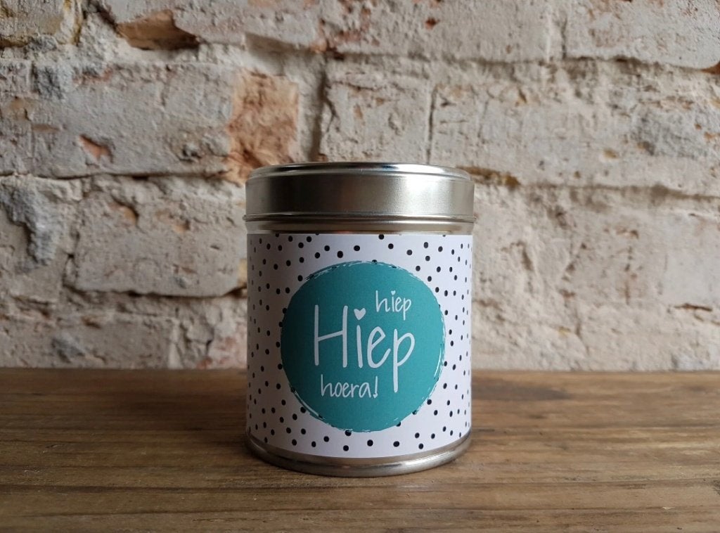 Blikje Hiep Hiep Hoera - Feestelijke Opbergblik, Ophalen of Verzenden, Nieuw, Feestartikel, Verjaardag