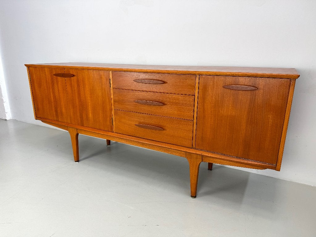 Vintage dressoir Jentique., Huis en Inrichting, 150 tot 200 cm, Teakhout, Ophalen of Verzenden, Zo goed als nieuw