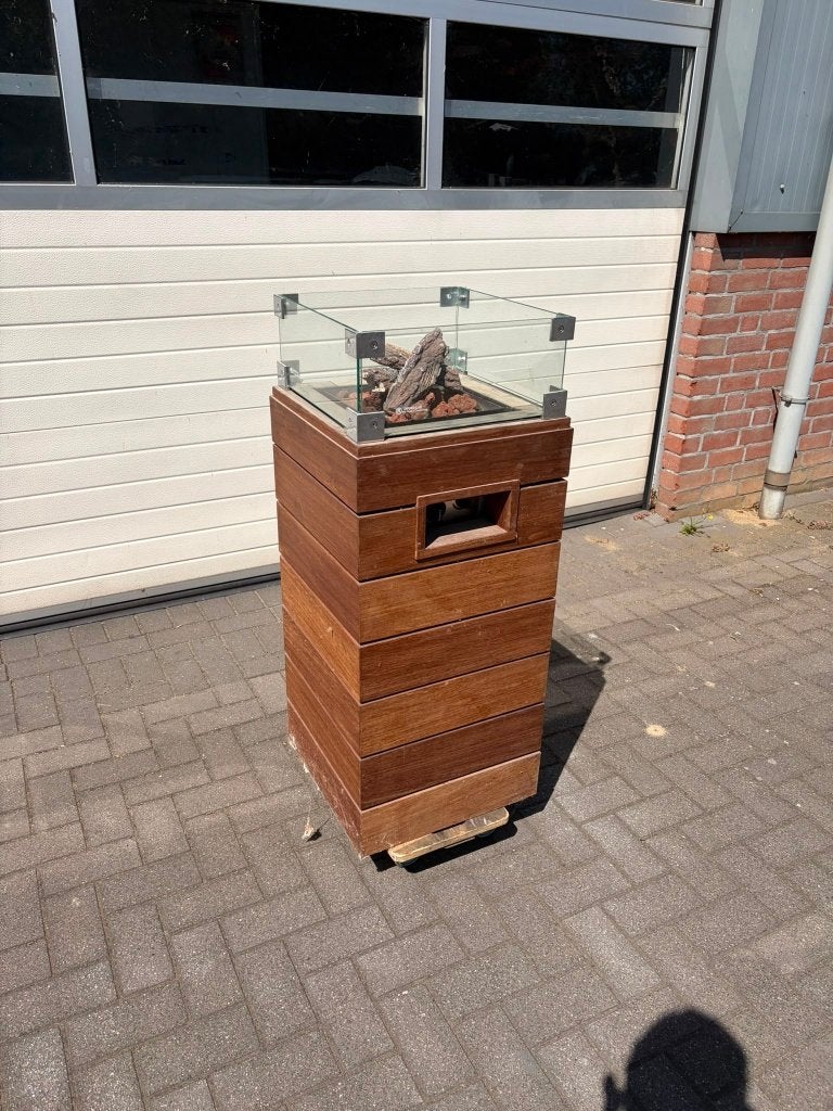 Buiten gashaard / gas terrasverwarmer met houten ombouw, Huis en Inrichting, Ophalen, Zo goed als nieuw, Vrijstaande haard, Gashaard