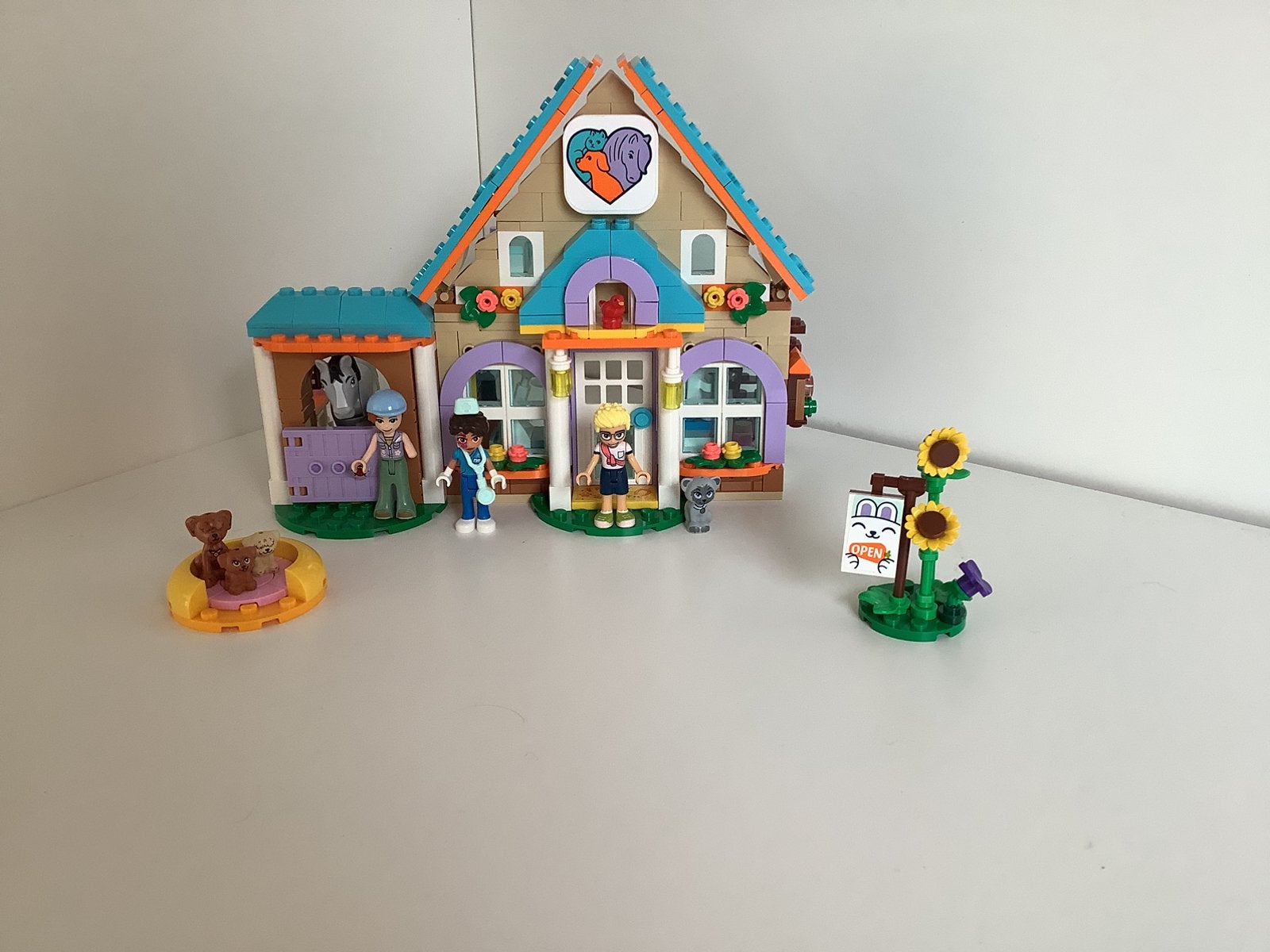 LEGO friends dieren kliniek 42651, Kinderen en Baby's, Speelgoed | Duplo en Lego, Ophalen of Verzenden, Zo goed als nieuw