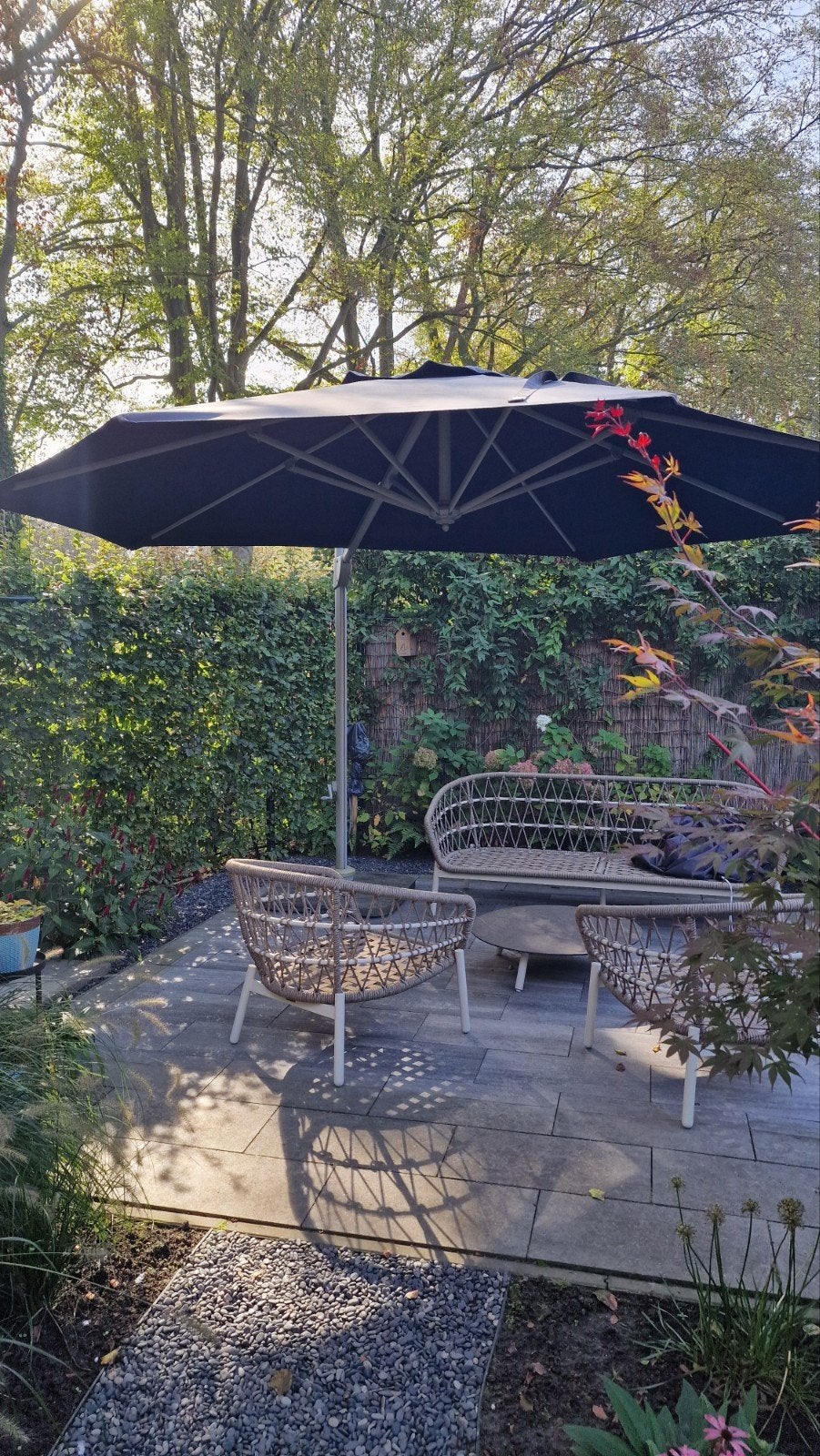 Parasol inclusief betonnen voet. Kleur zwart diameter 350 cm, Ophalen, Gebruikt, Zweefparasol, Kantelbaar