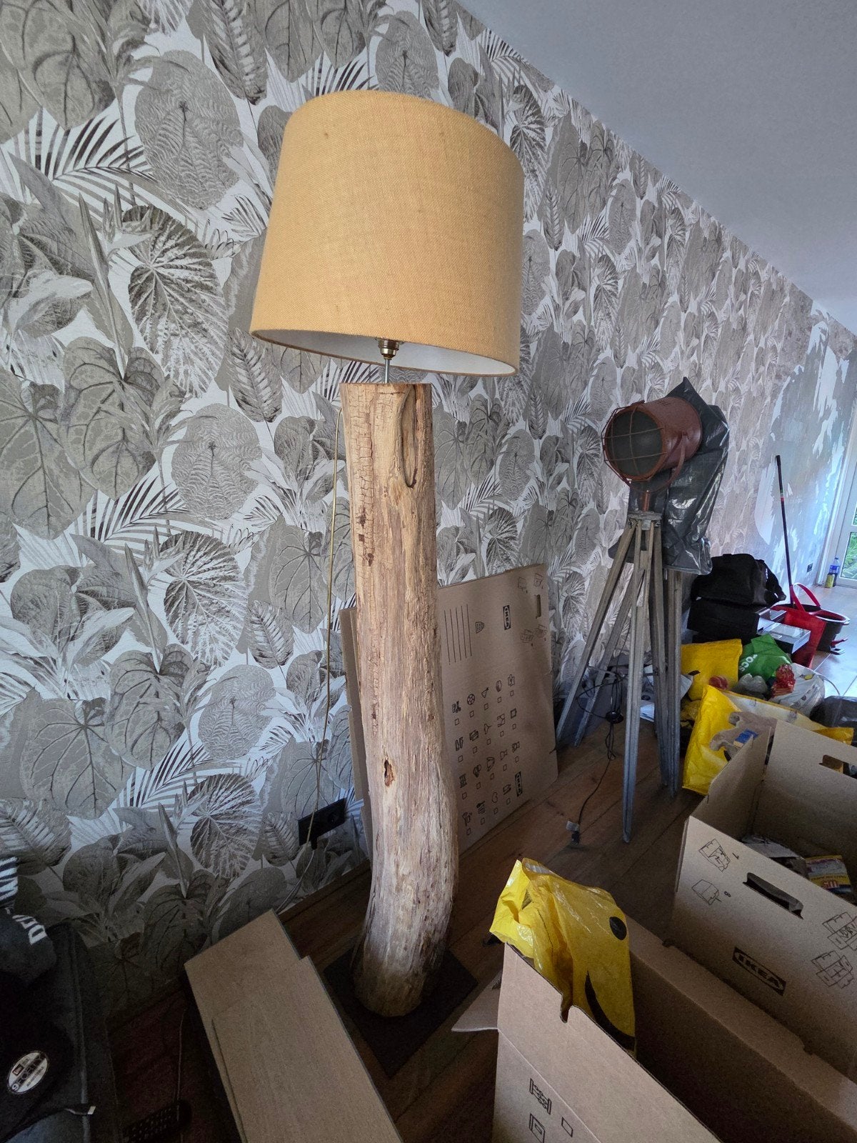 Unieke staande lamp (Riviera Maison) van natuurlijk hout met, Ophalen, E27 (groot), Zo goed als nieuw, Landelijke, Industriële, Natuurlijke