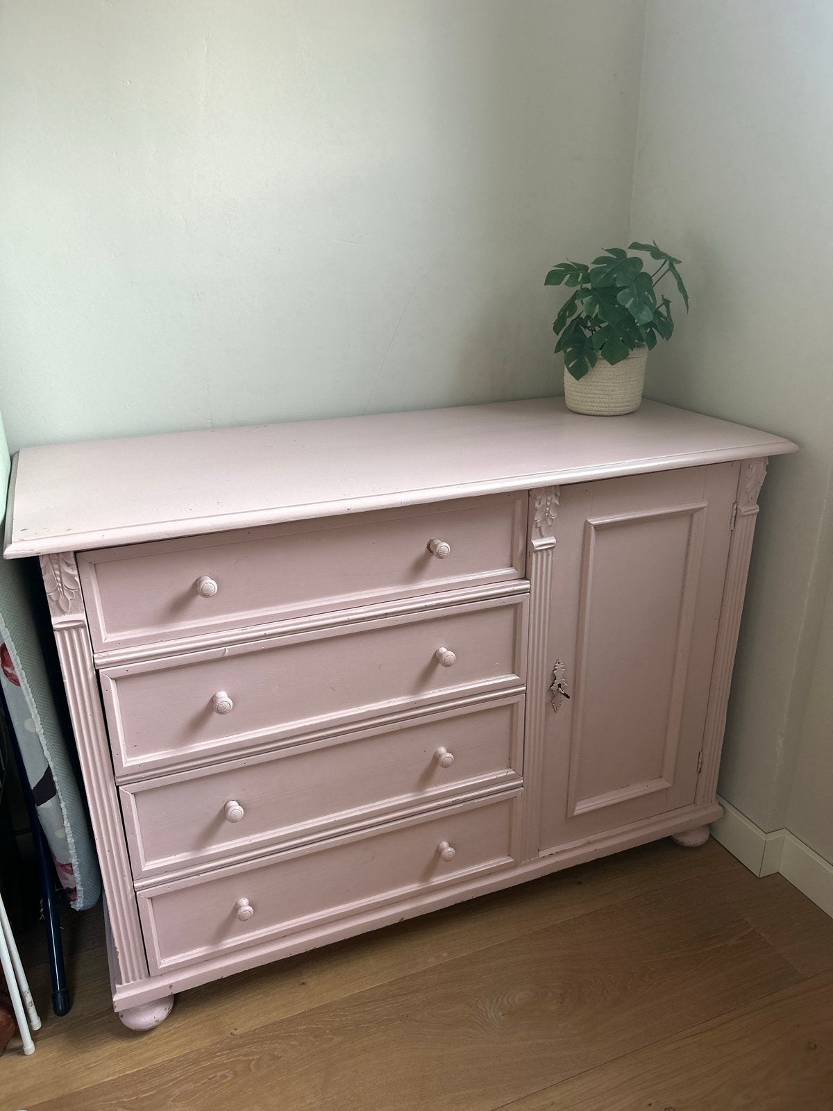 Antieke ladekast met deurtje - Roze geverfd, Ophalen, Gebruikt, 100 tot 150 cm, Met lade(s)