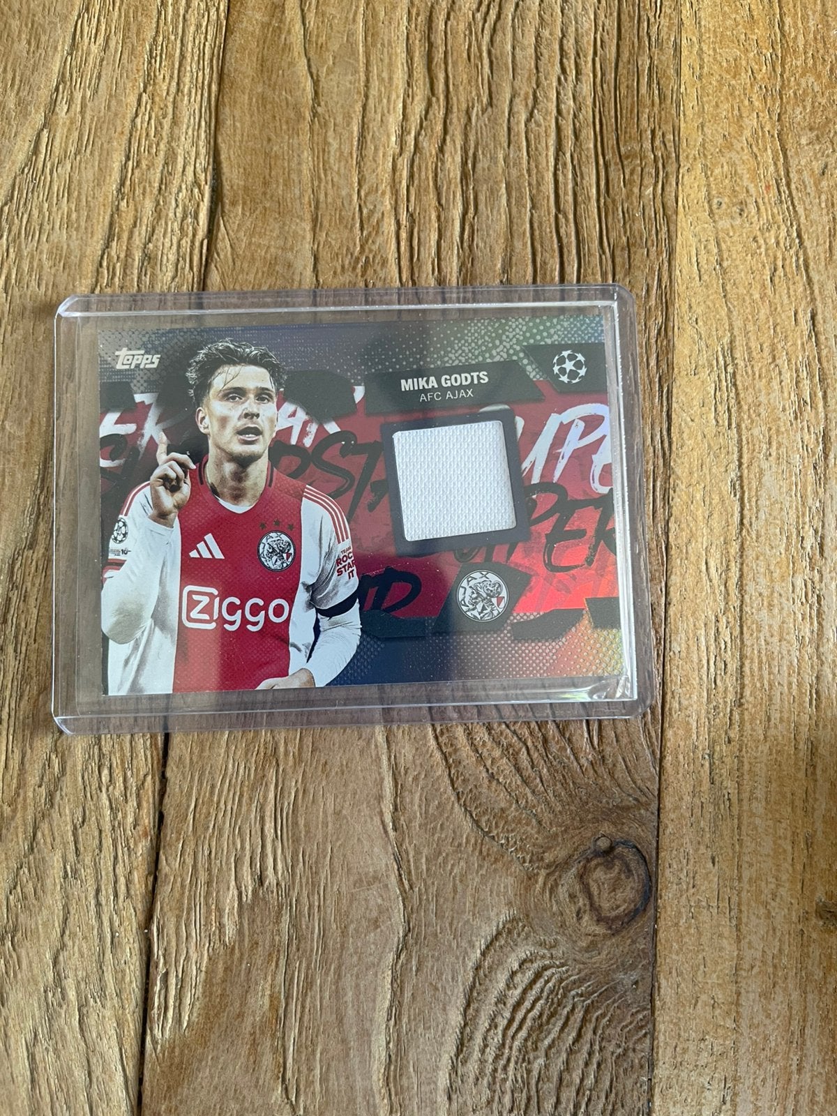 Mika Godts Player-Worn Relic Rookie Card Topps Ajax, Ophalen of Verzenden, Zo goed als nieuw, Plaatje