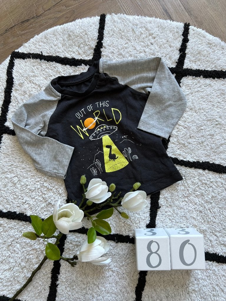 Heel goed zwart grijs baby longsleeve shirt Hello Baby 74 80, Kinderen en Baby's, Jongetje of Meisje, Hello Baby, Ophalen of Verzenden