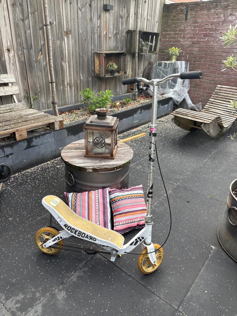 Rockboard step - spacescooter Wit met gouden wielen, Fietsen en Brommers, Steps, Zo goed als nieuw, Gewone step, Ophalen