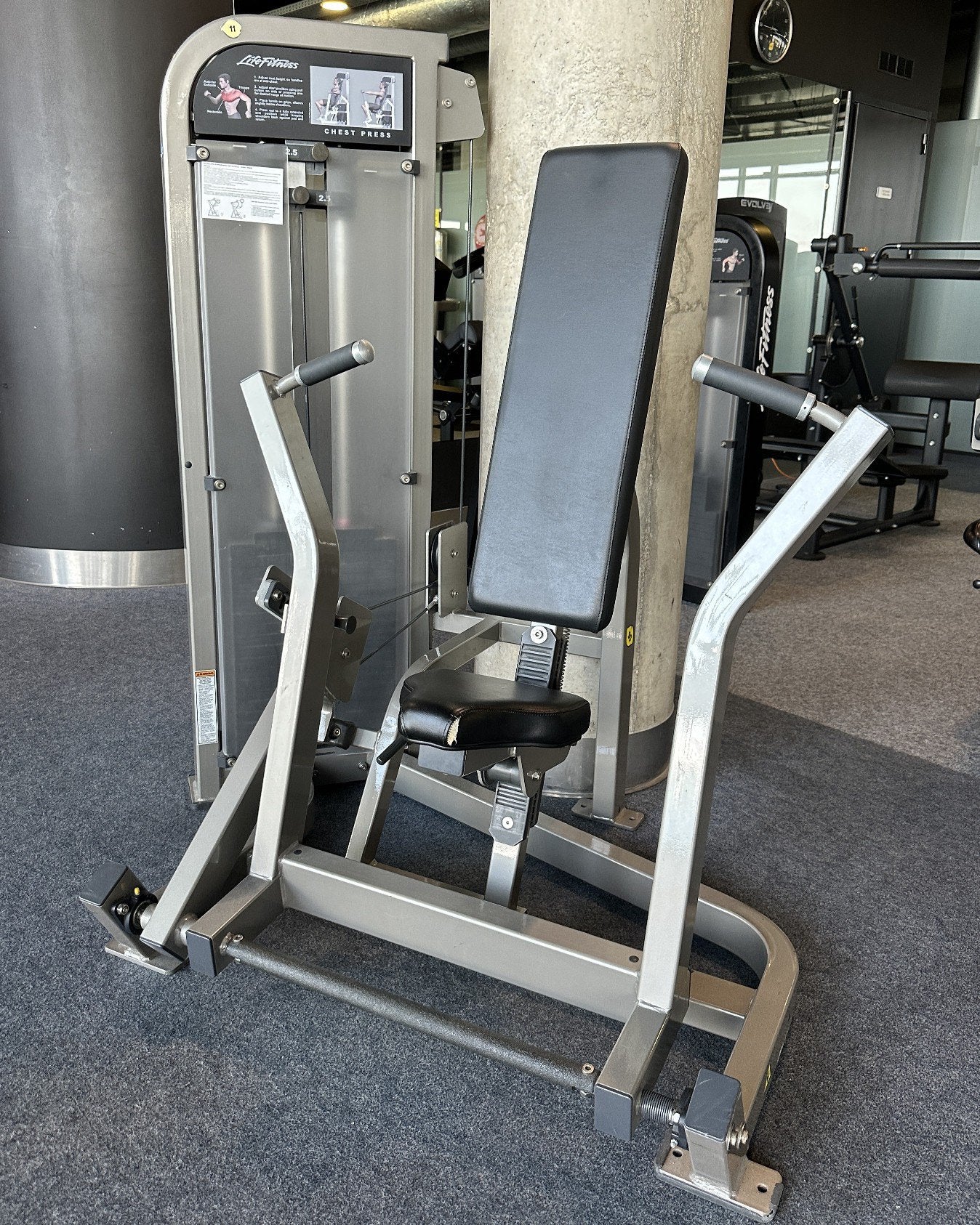 GEZOCHT: Life Fitness Pro2 Chest Press, Ophalen, Krachtstation, Borst, Zo goed als nieuw