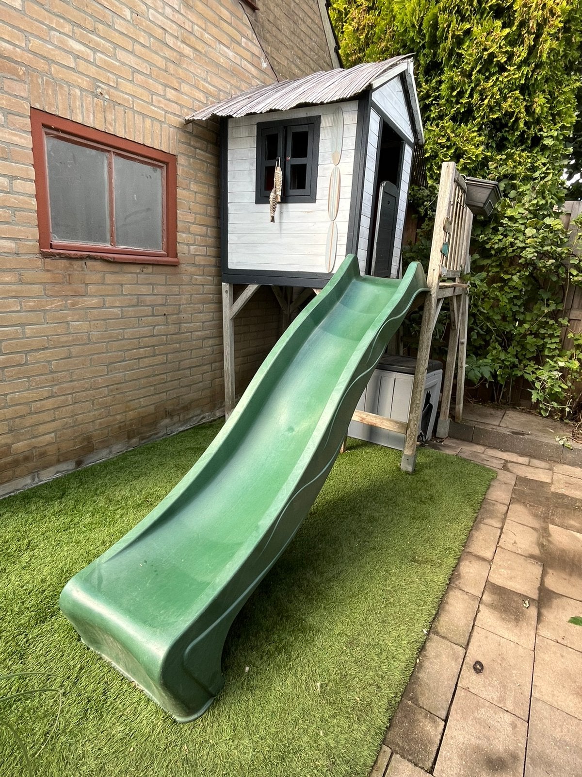 Gratis Tuinhuisje met glijbaan, Ophalen, Gebruikt, Glijbaan
