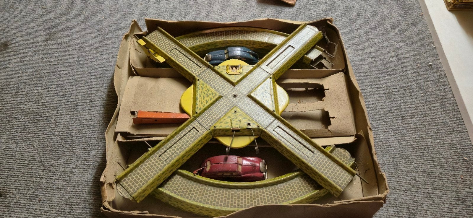 Vintage Technofix Racebaan met Opwindmechanisme en 2 Auto's, Overige merken, Gebruikt, Zelf te bouwen, Ophalen of Verzenden