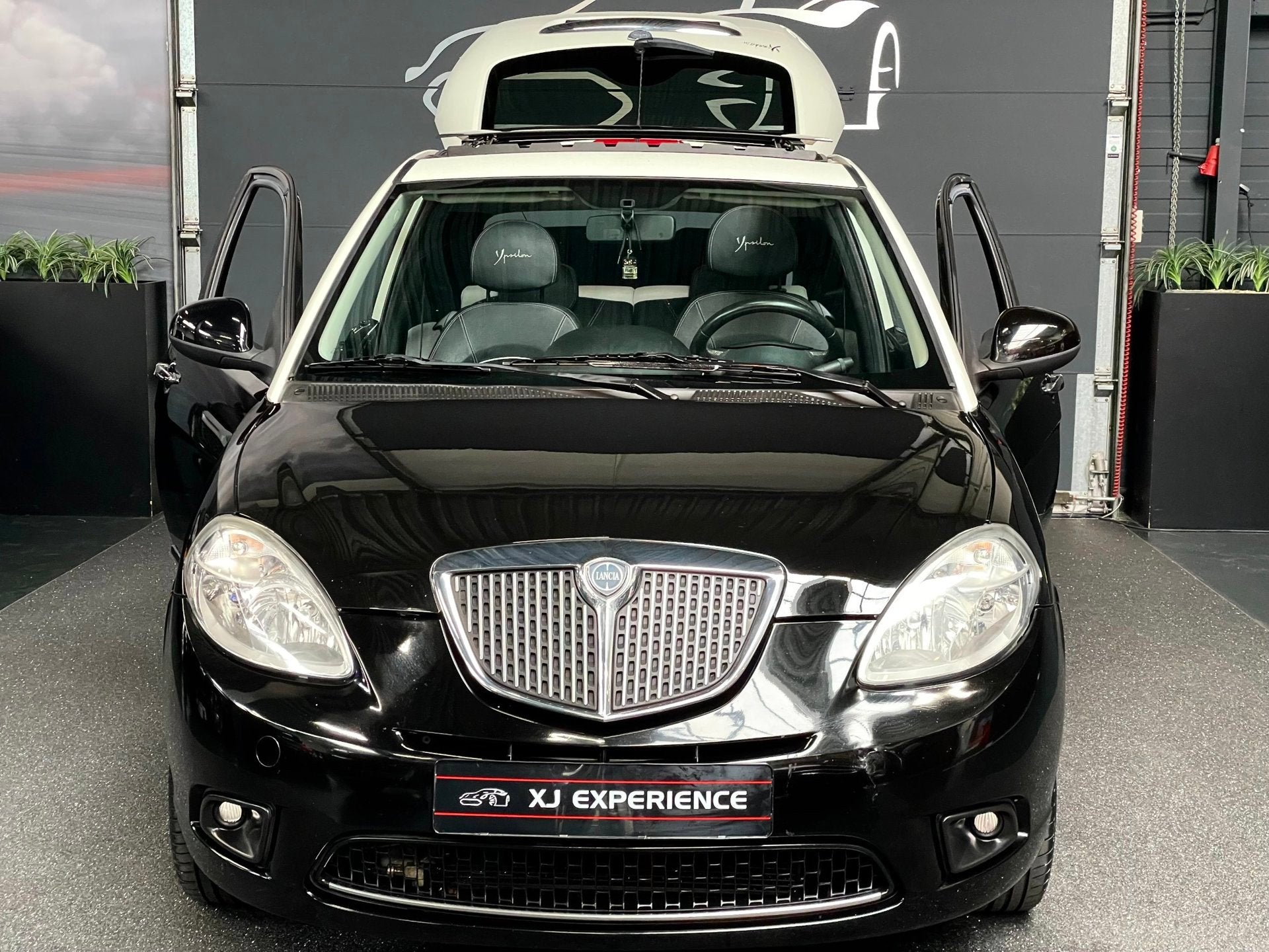 Lancia Ypsilon 1.2 Elle PANODAK AIRCO, Auto's, Voorwielaandrijving, Gebruikt, Parkeersensor, Zwart