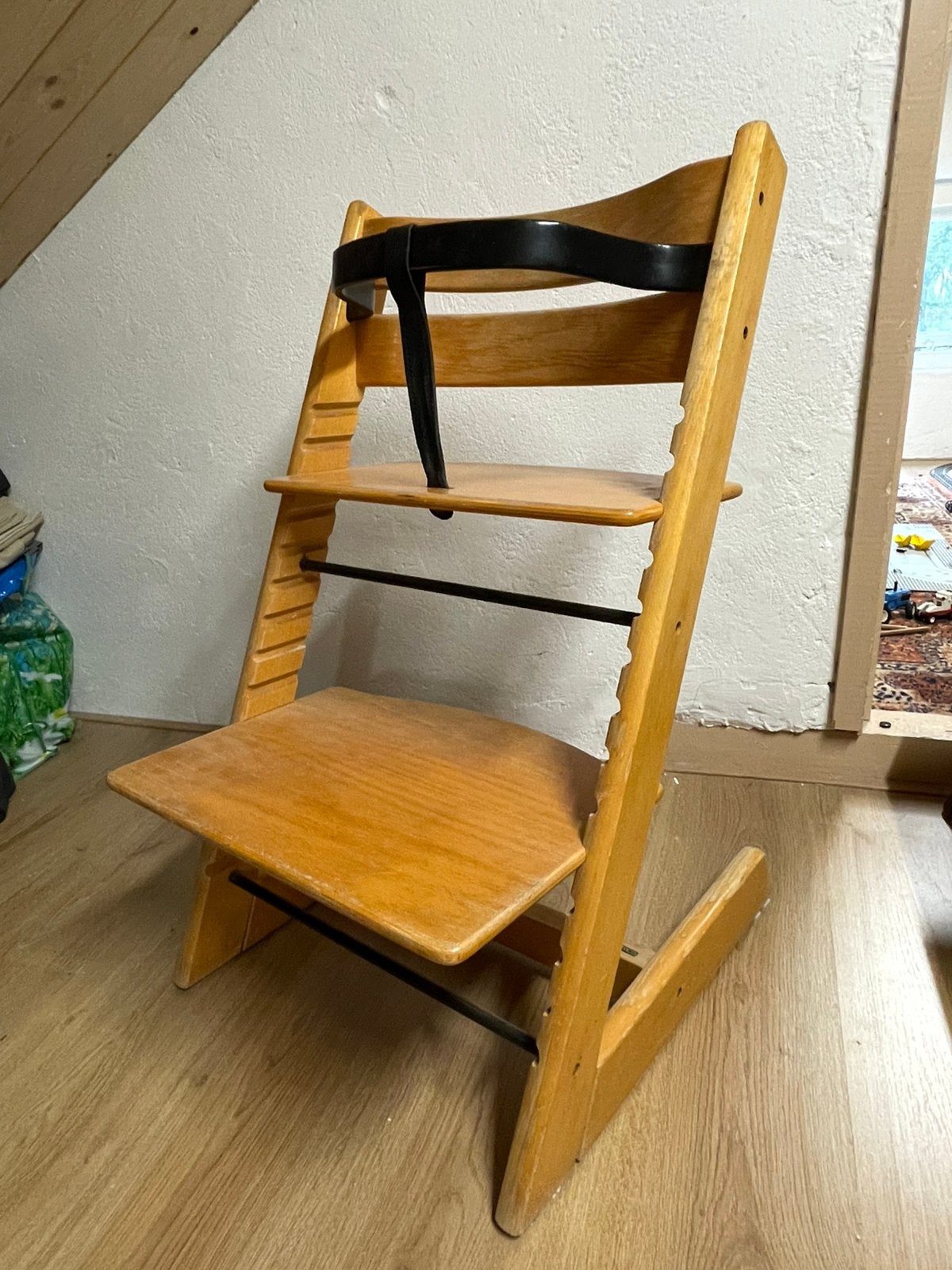 Eikenhoutkleurige Stokke stoel (oud model), Ophalen, Zo goed als nieuw, Meegroeistoel