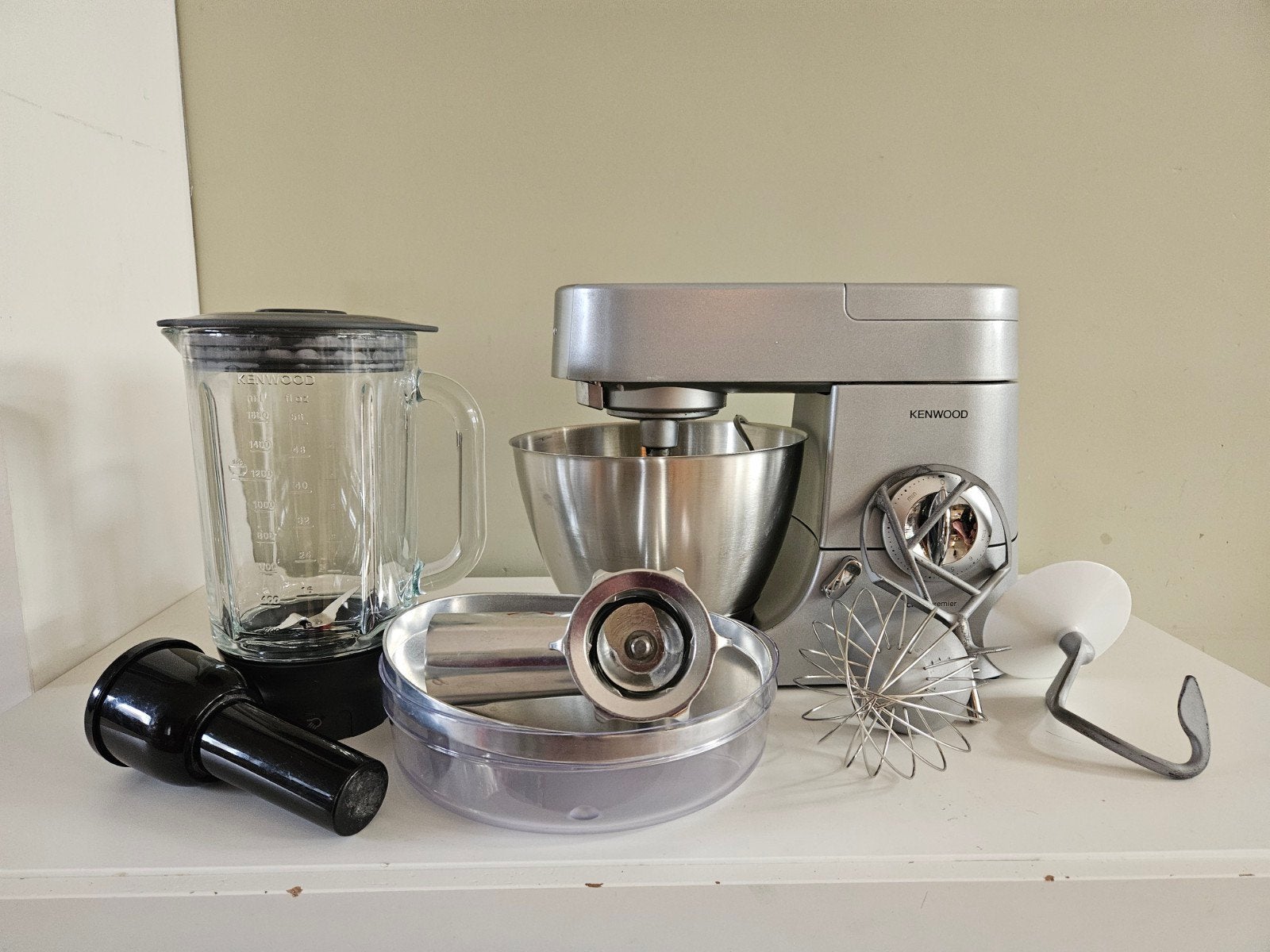Kenwood Chef Premier KMC570 keukenmachine met veel accessoir, 4 liter of meer, Ophalen, Zo goed als nieuw, 3 snelheden of meer