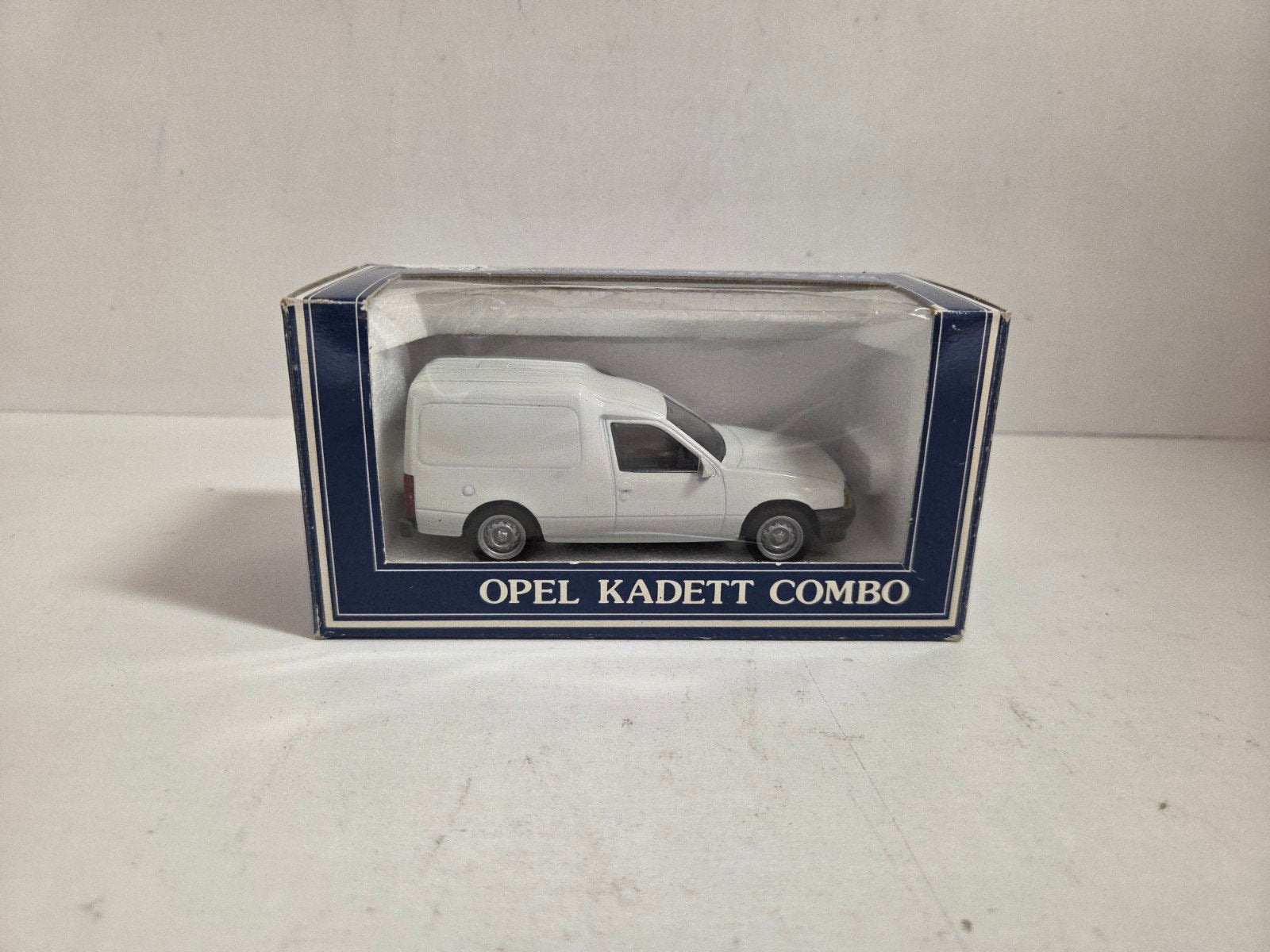 AHC Opel Kadett Combo 1:43, Hobby en Vrije tijd, Modelauto's | 1:43, Overige merken, Auto, ., Ophalen of Verzenden