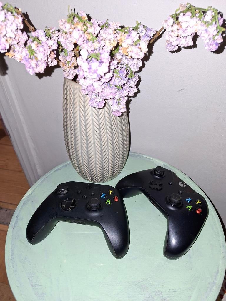 2 draadloze X-box controllers., Spelcomputers en Games, Spelcomputers | Xbox | Accessoires, Gebruikt, Ophalen of Verzenden