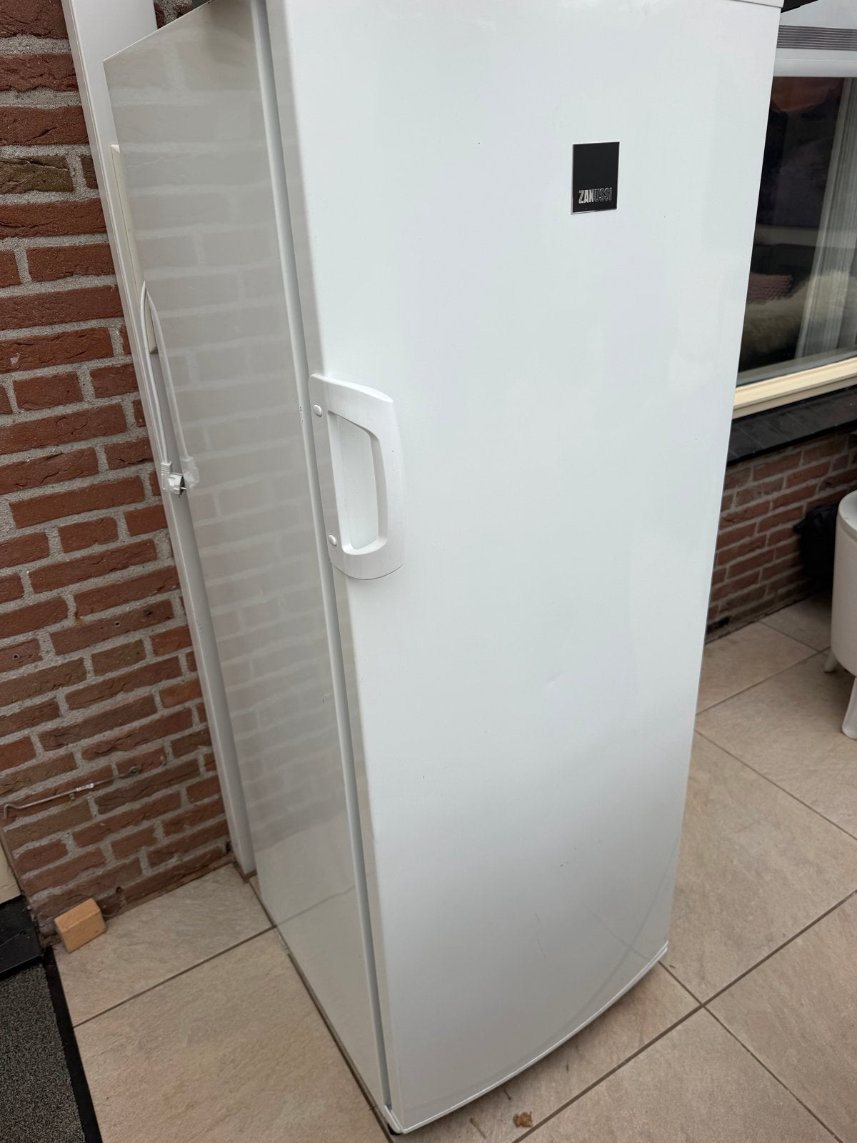 Zanussi staande Koelkast - Klein deukje, werkt perfect, Witgoed en Apparatuur, Koelkasten en IJskasten, Ophalen, 150 tot 200 liter