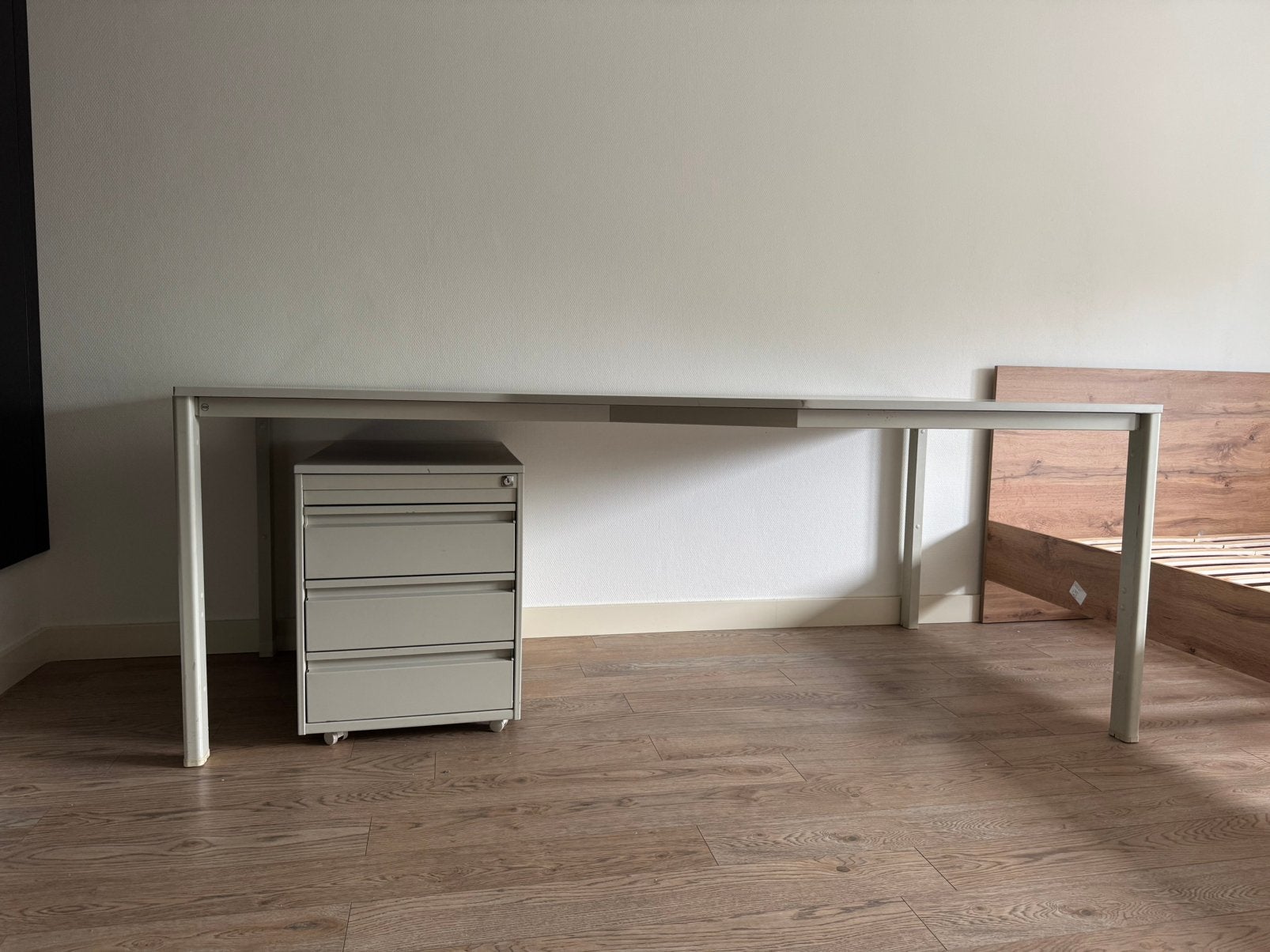 Bureau met uitschuifbare lades, Huis en Inrichting, Bureaus, Ophalen, Gebruikt, Met lades, Metaal