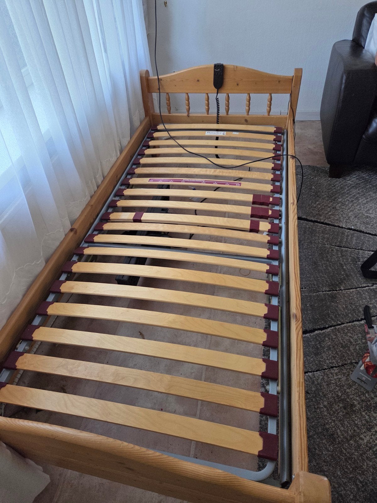 Bed (elektrisch), Ophalen of Verzenden, Eenpersoons, Hout, 90 cm