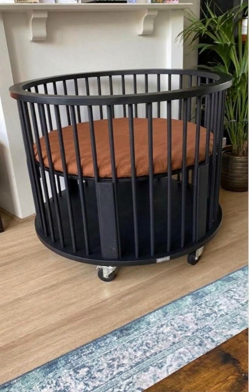 Zwarte ronde Bopita box (wielen) incl matras, hoes en boxzak, Ophalen, Zo goed als nieuw, Rond, Wieltjes