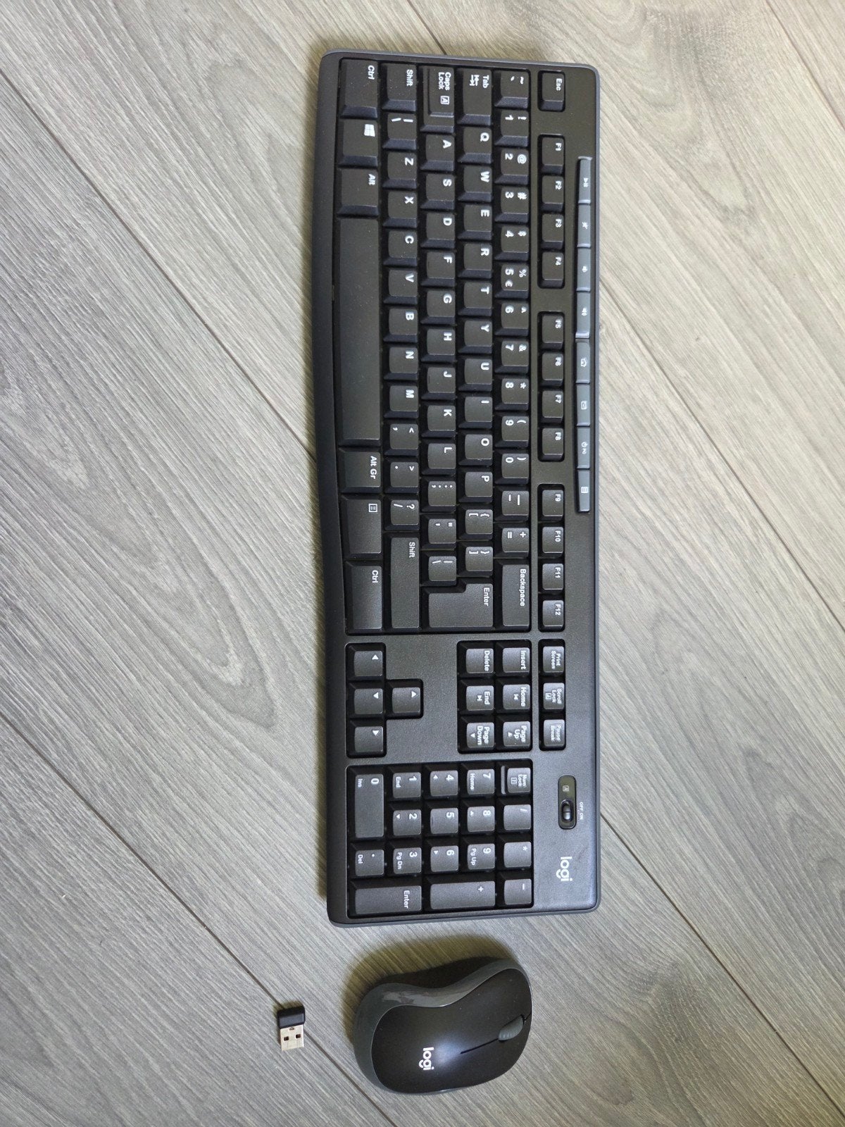 Draadloos toetsenbord en muis - goede staat, Computers en Software, Toetsenbord en muis-set, Logitech, Ophalen of Verzenden, Zo goed als nieuw
