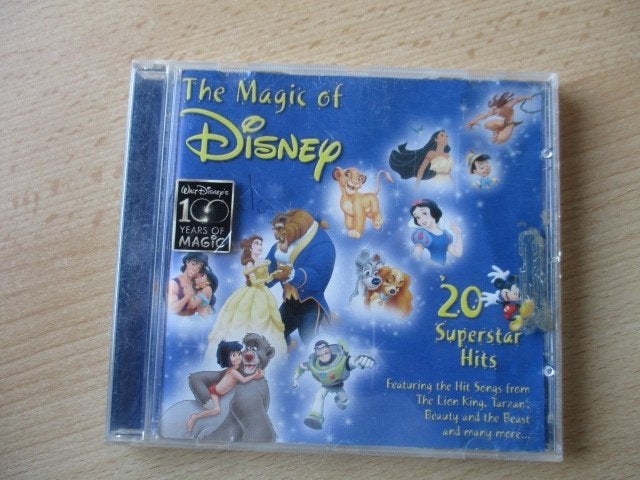Disney cd The magic of Disney - 20 superstar hits 100 year, Ophalen of Verzenden, Overige figuren, Gebruikt, Beeldje of Figuurtje