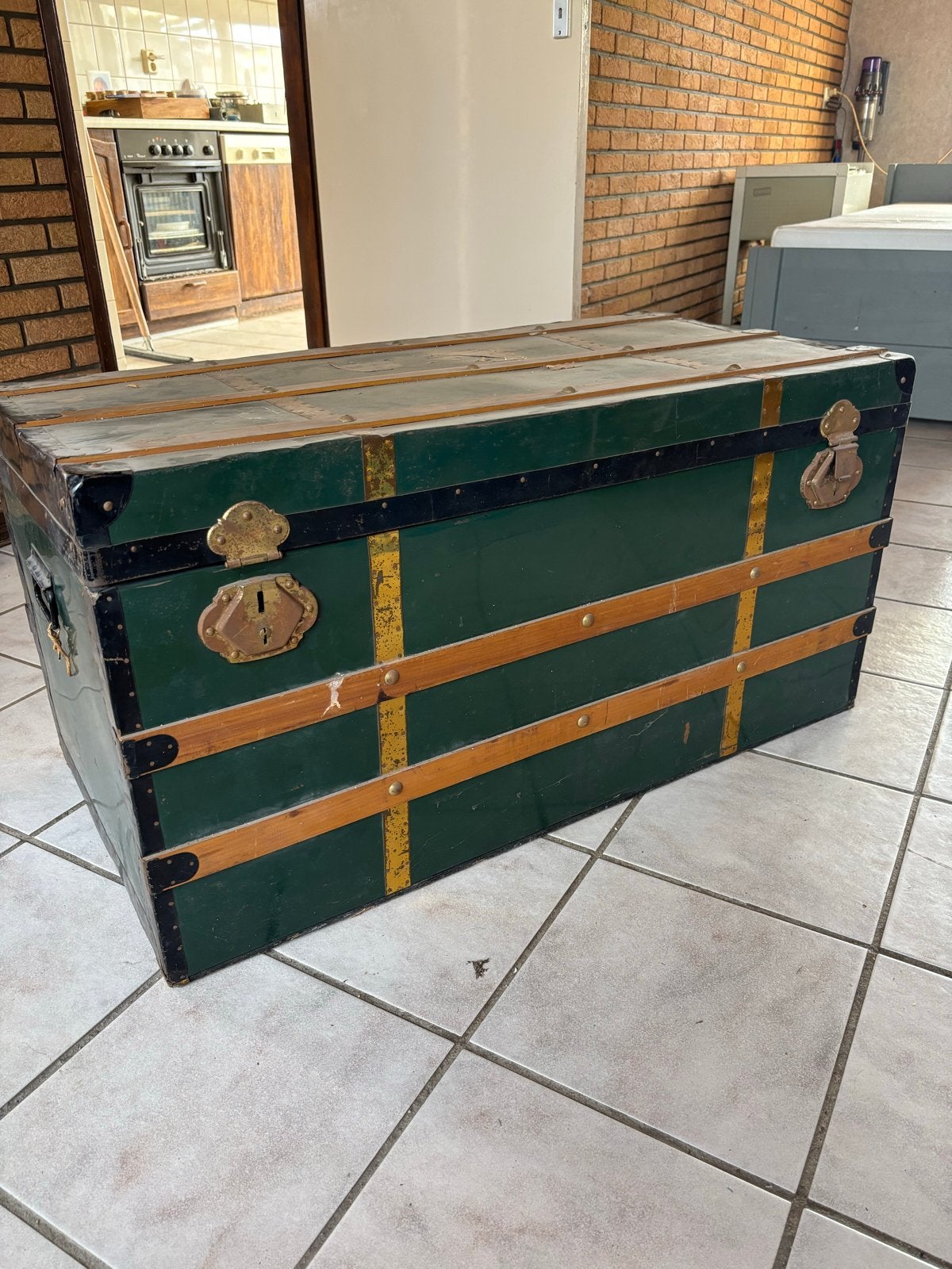 Vintage Groene Reiskoffer / Kist met Houten Banden, Ophalen