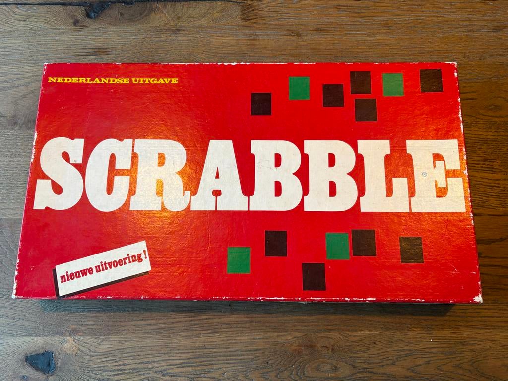 Scrabble - Nederlandse Uitgave, Hobby en Vrije tijd, Gezelschapsspellen | Bordspellen, Drie of vier spelers, Ophalen of Verzenden