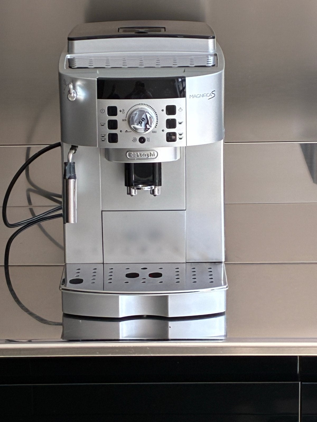 Goed werkende Delonghi Magnifica S koffiemachine, Ophalen, Afneembaar waterreservoir, Gebruikt, Koffiemachine